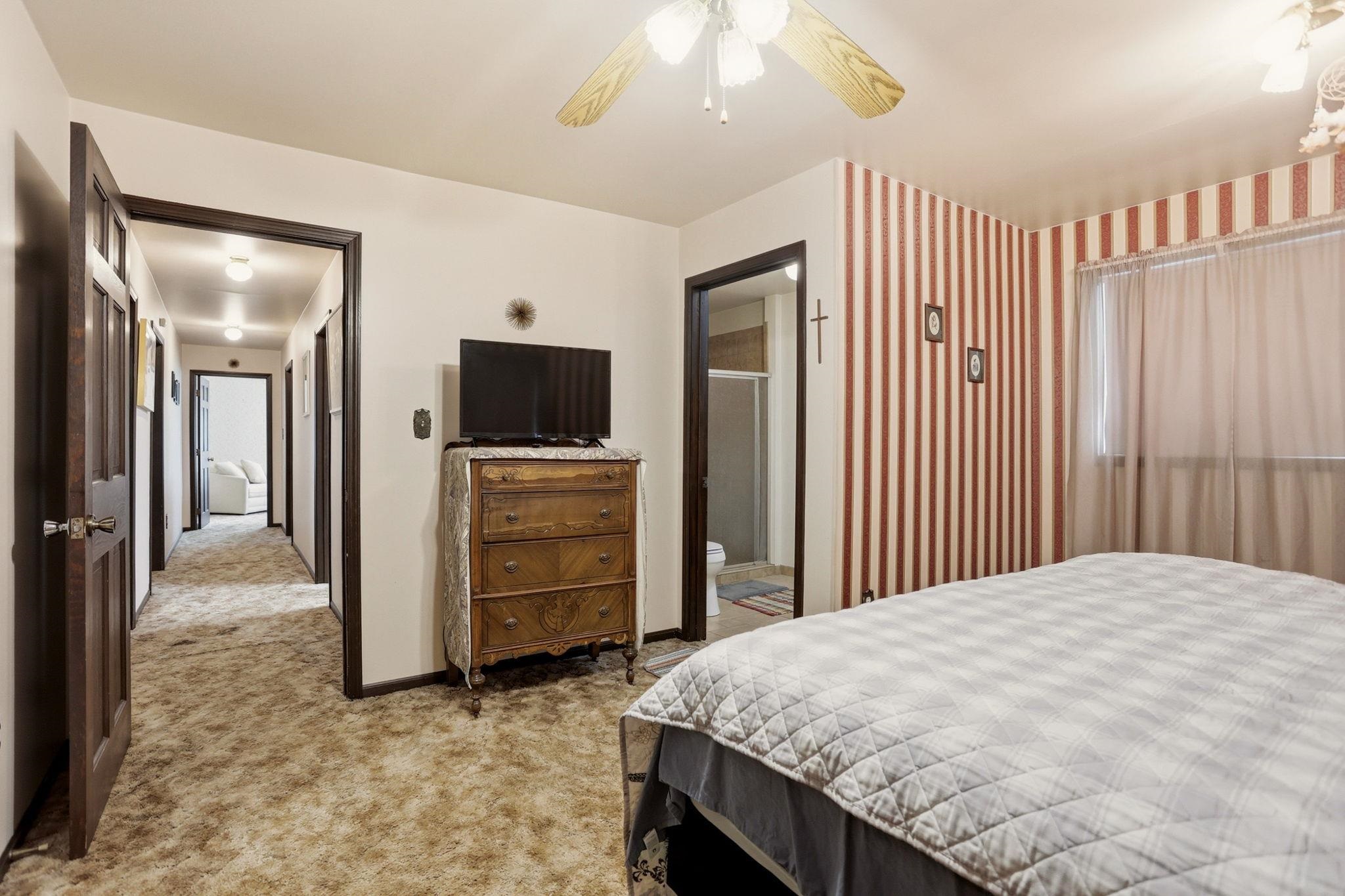 main property photo 10