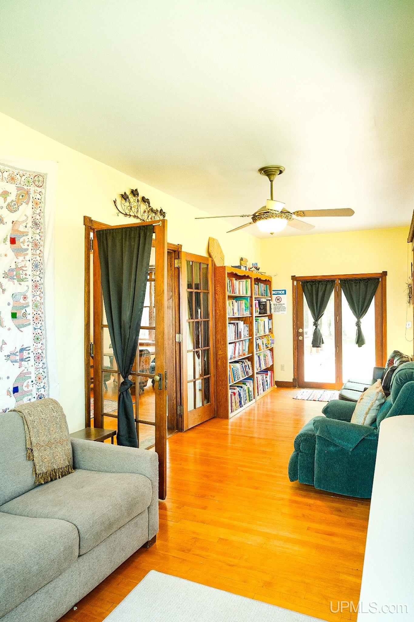 main property photo 19