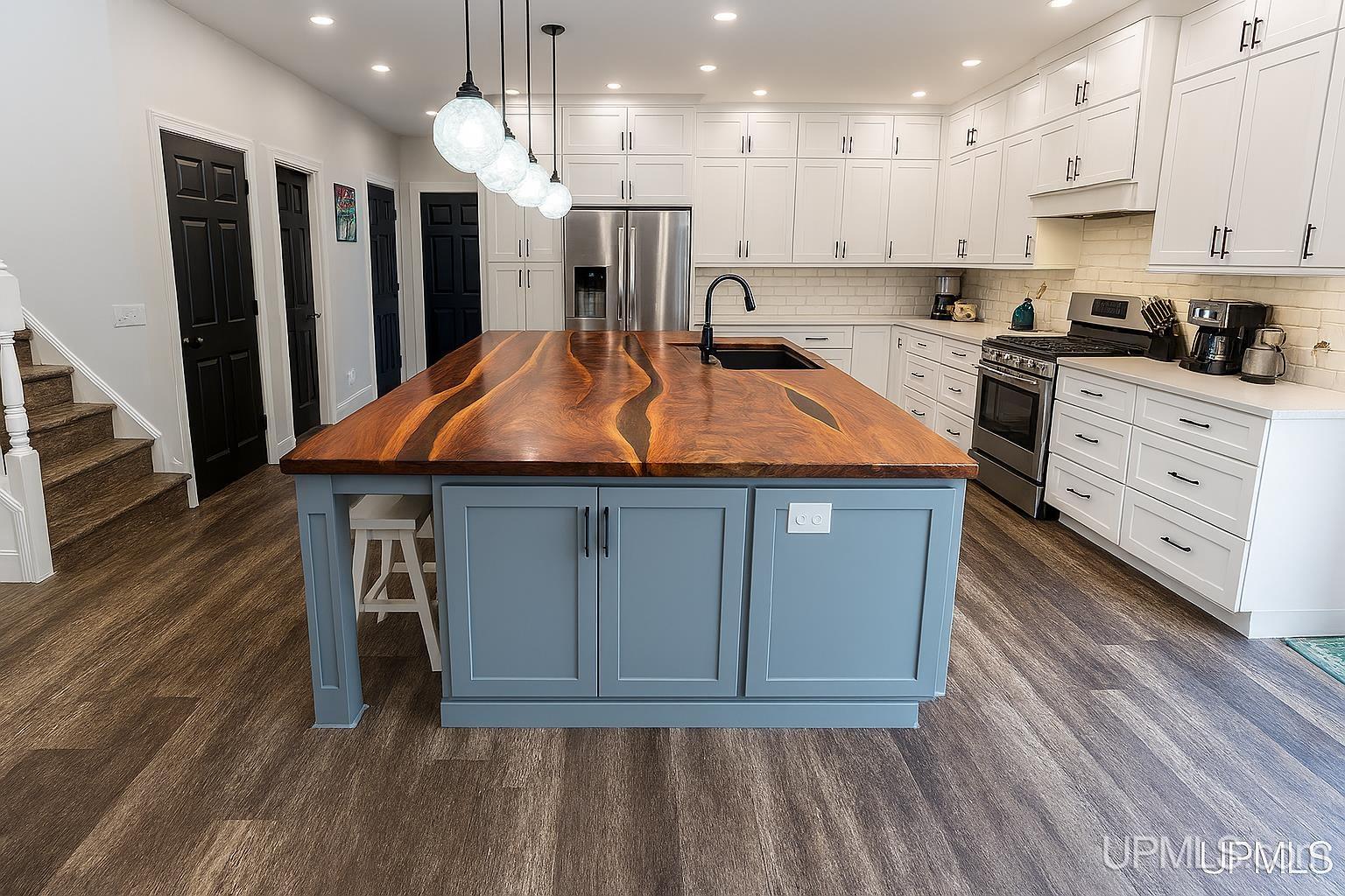 main property photo 14