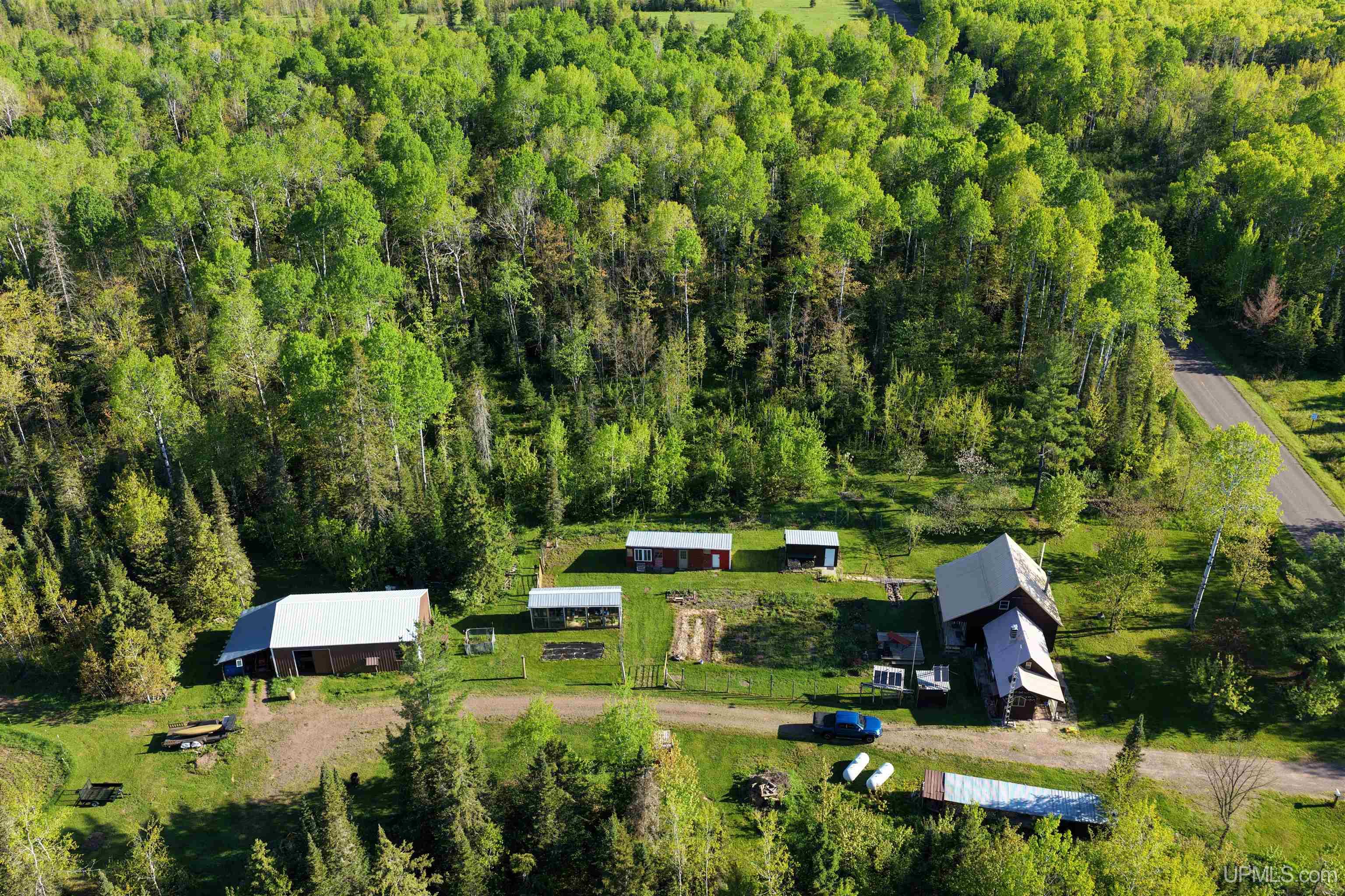 main property photo 8
