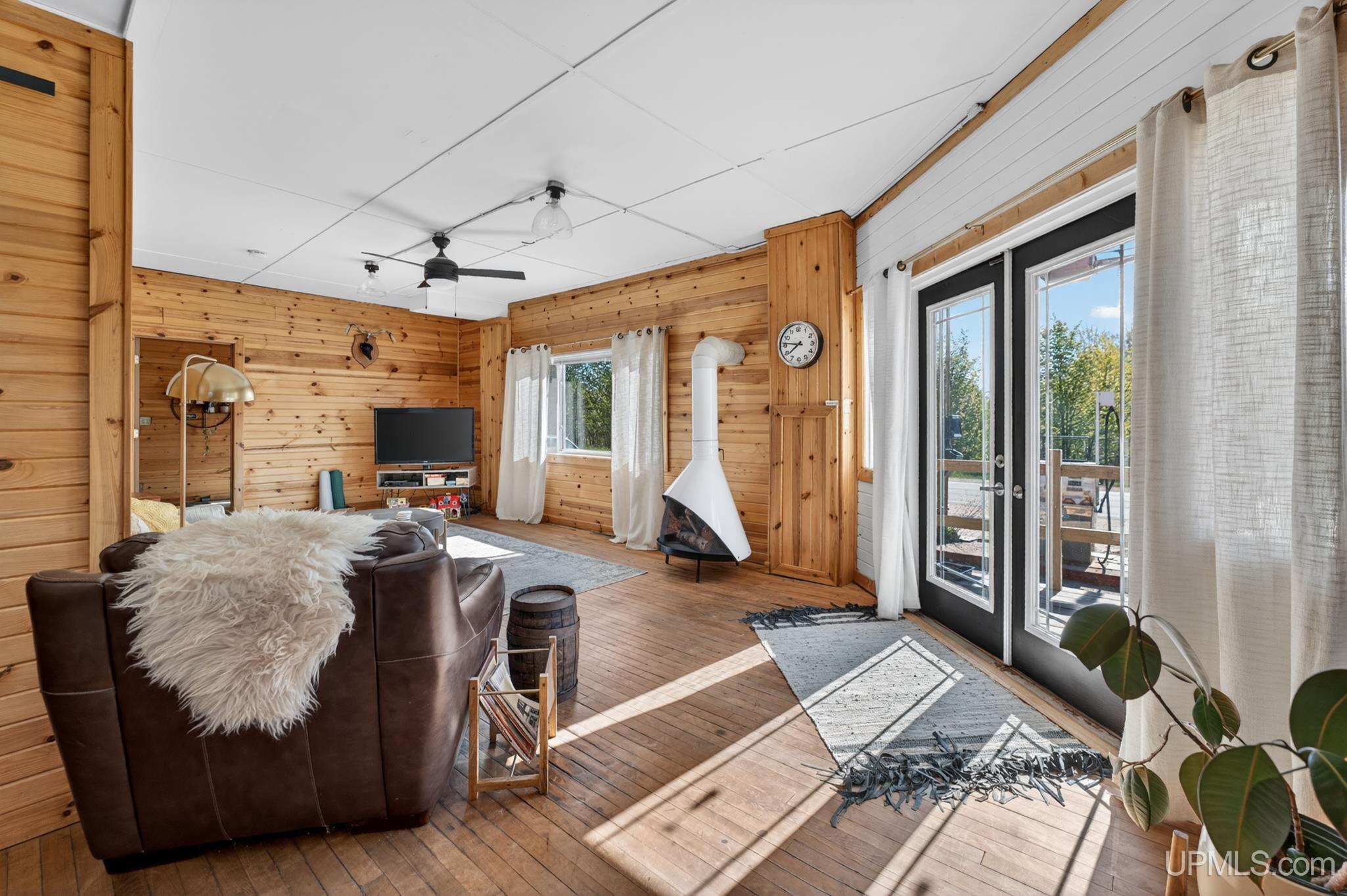 main property photo 37