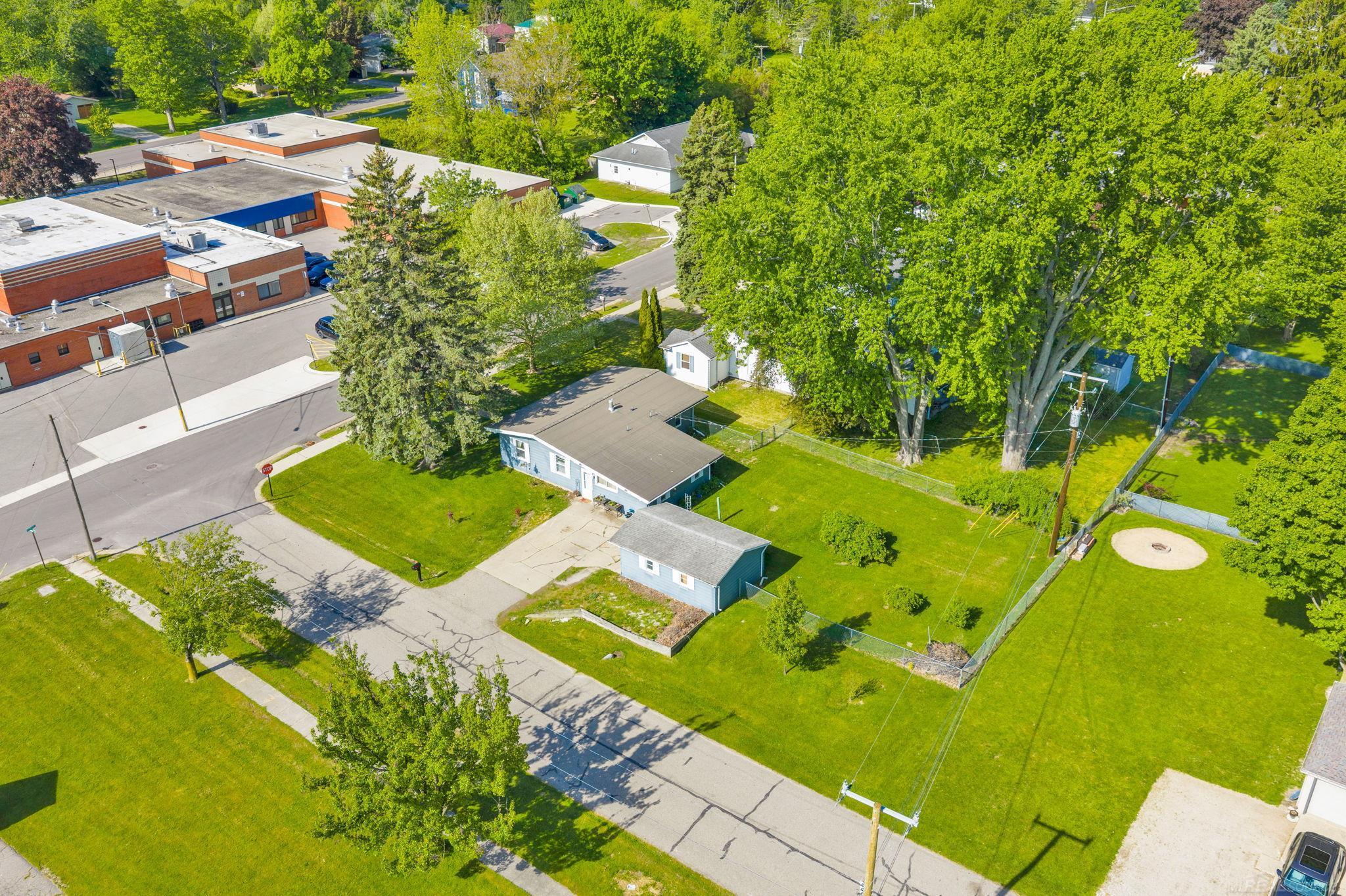 main property photo 40
