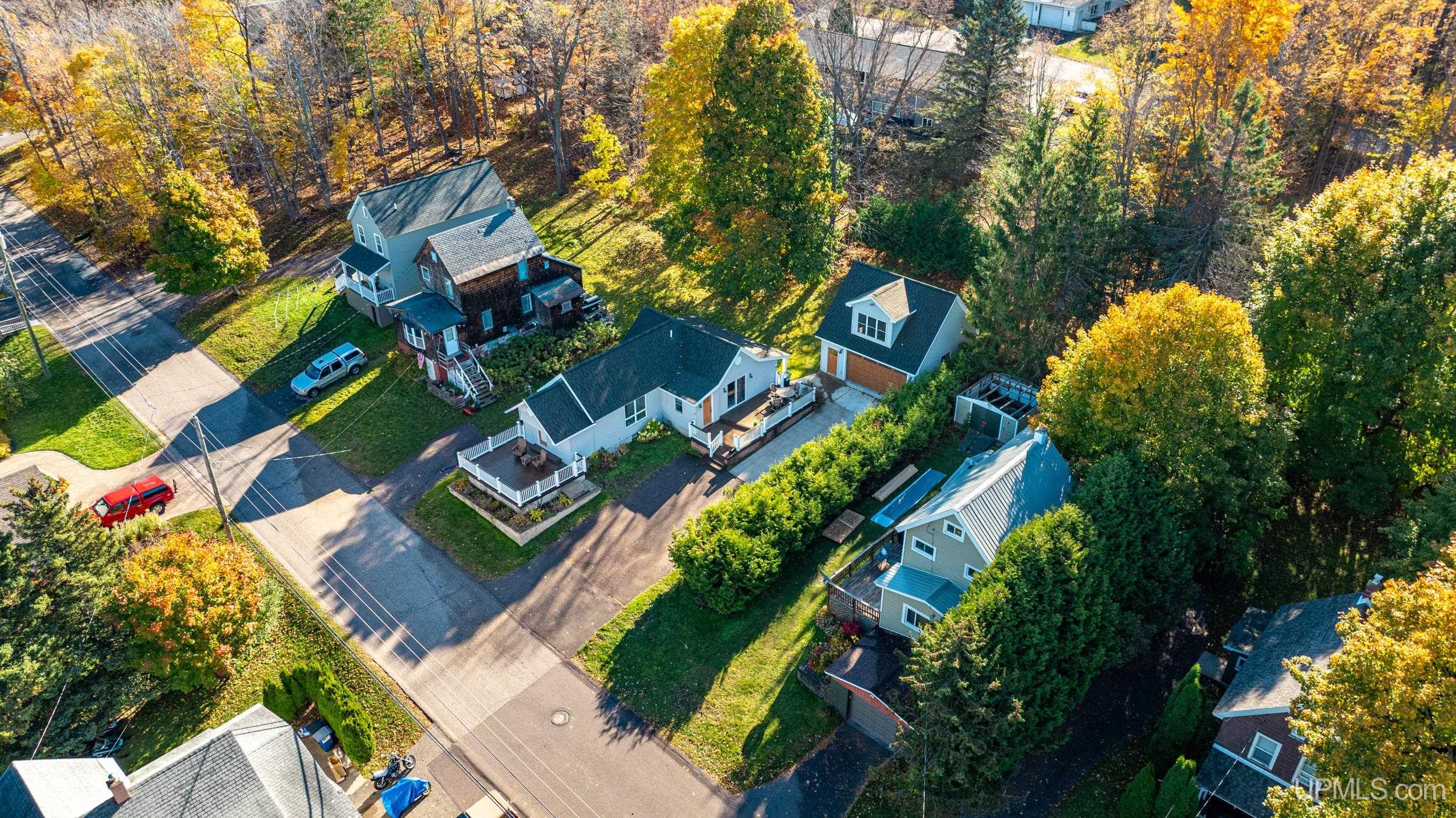 main property photo 45