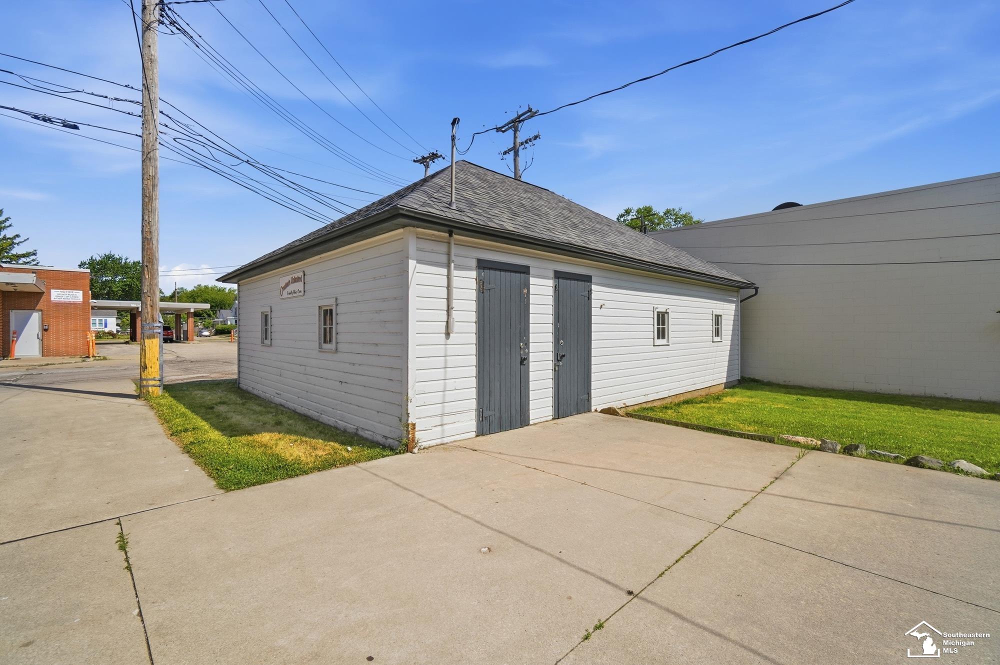 main property photo 22