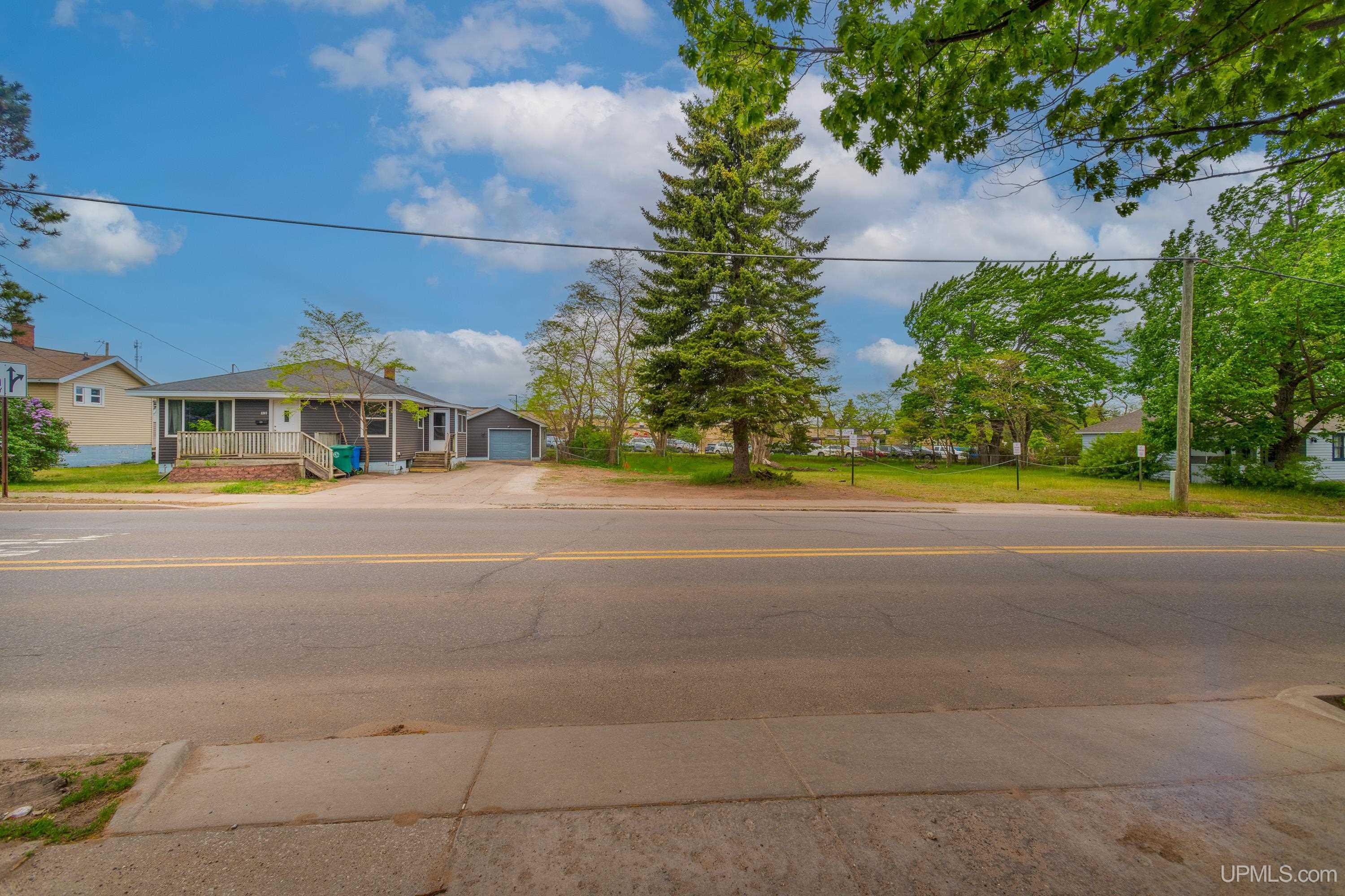 main property photo 23