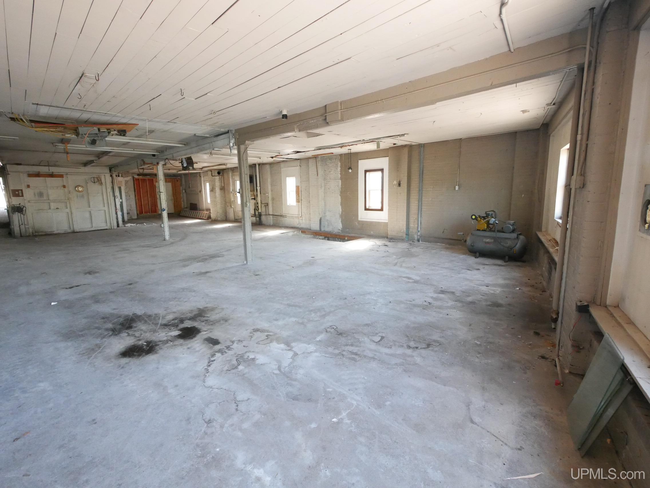 main property photo 40
