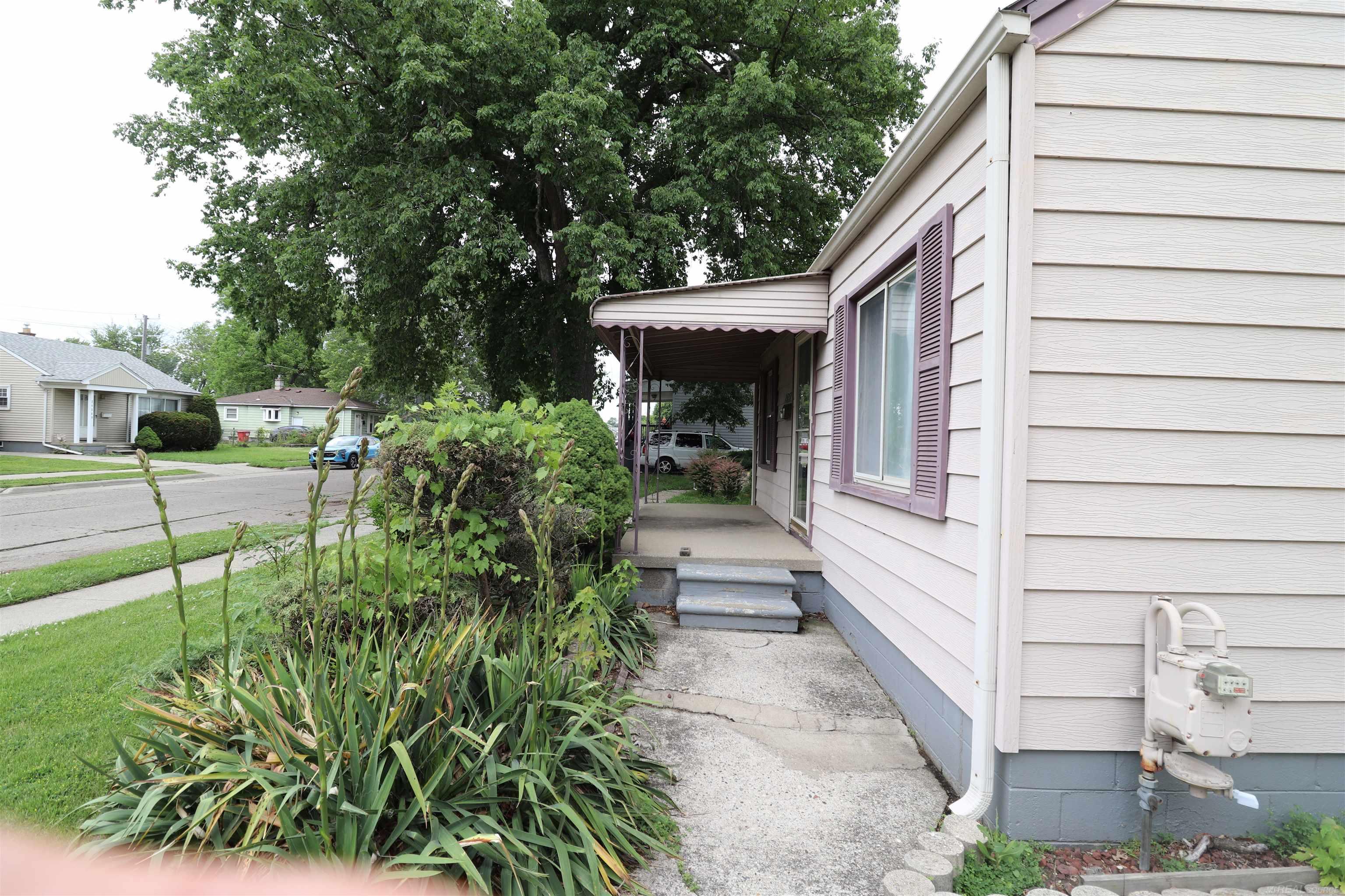 main property photo 17