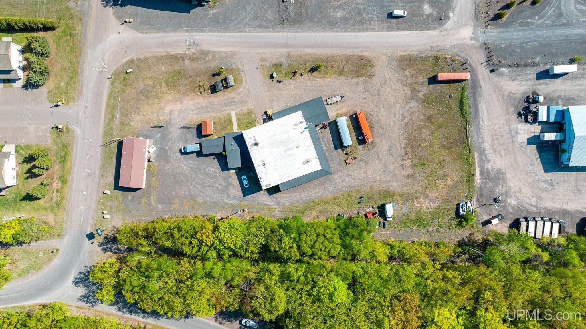 main property photo 11