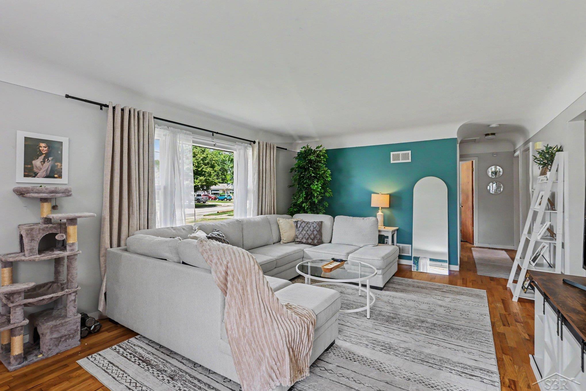 main property photo 5