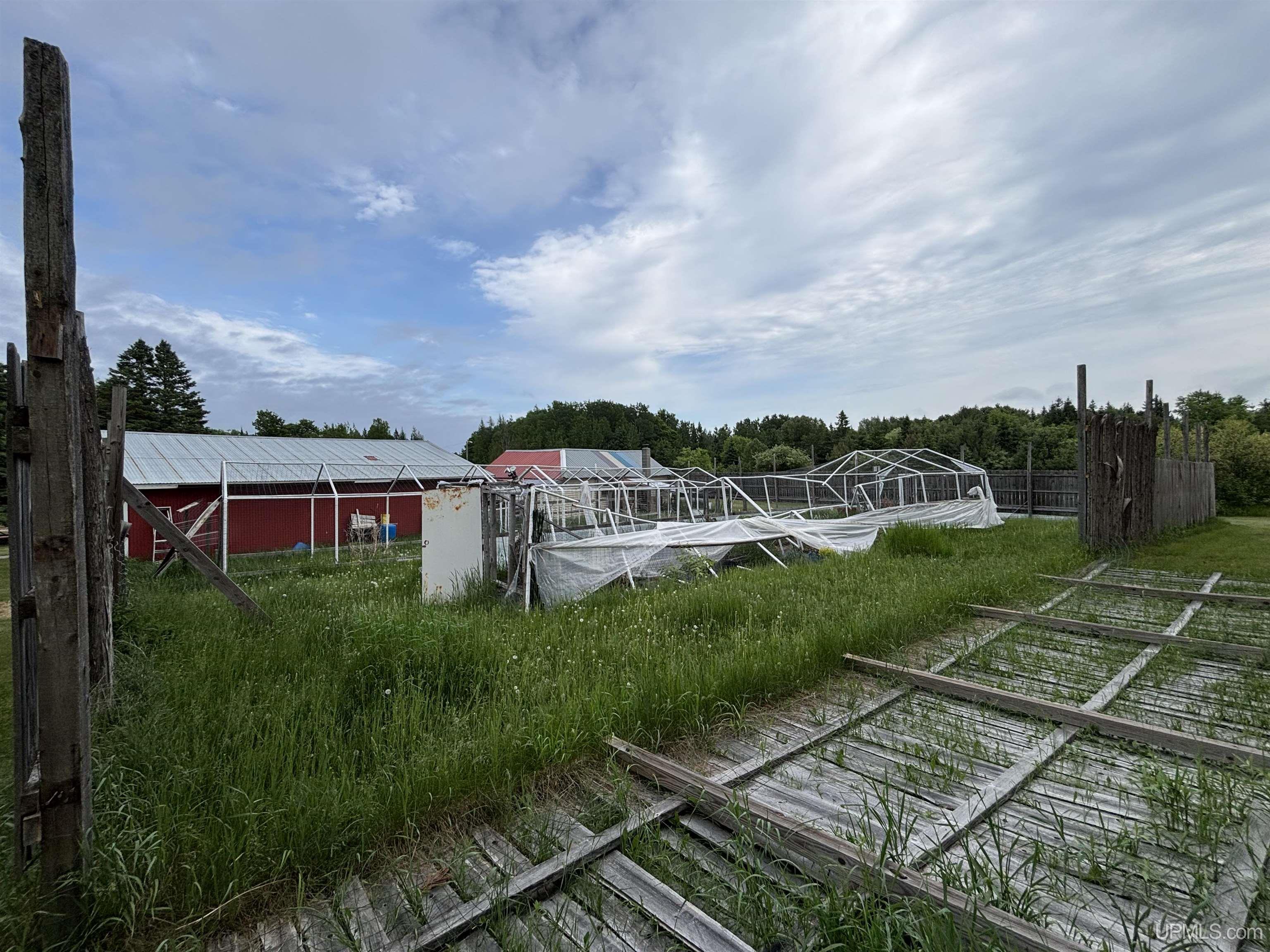 main property photo 37