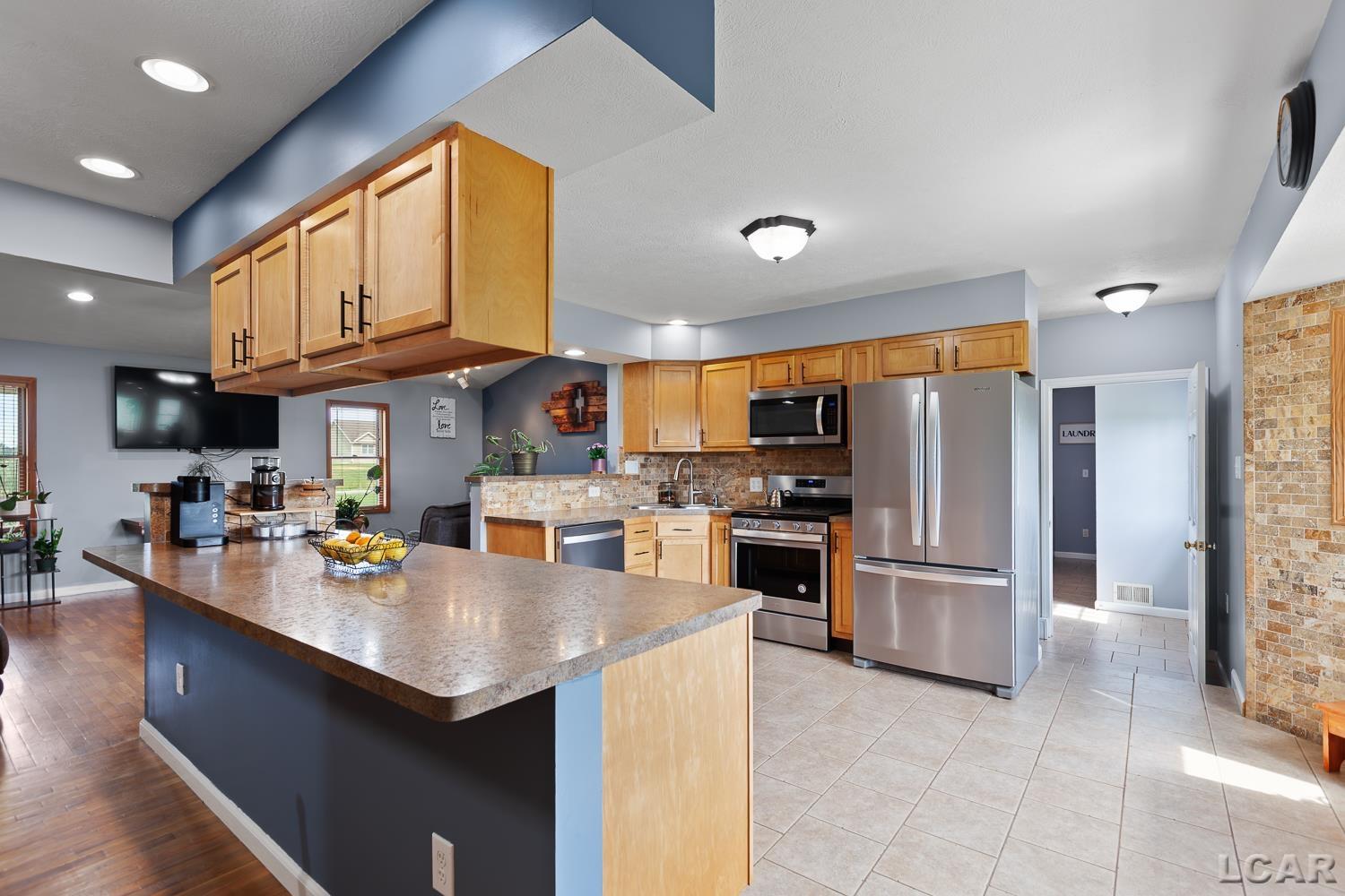 main property photo 9