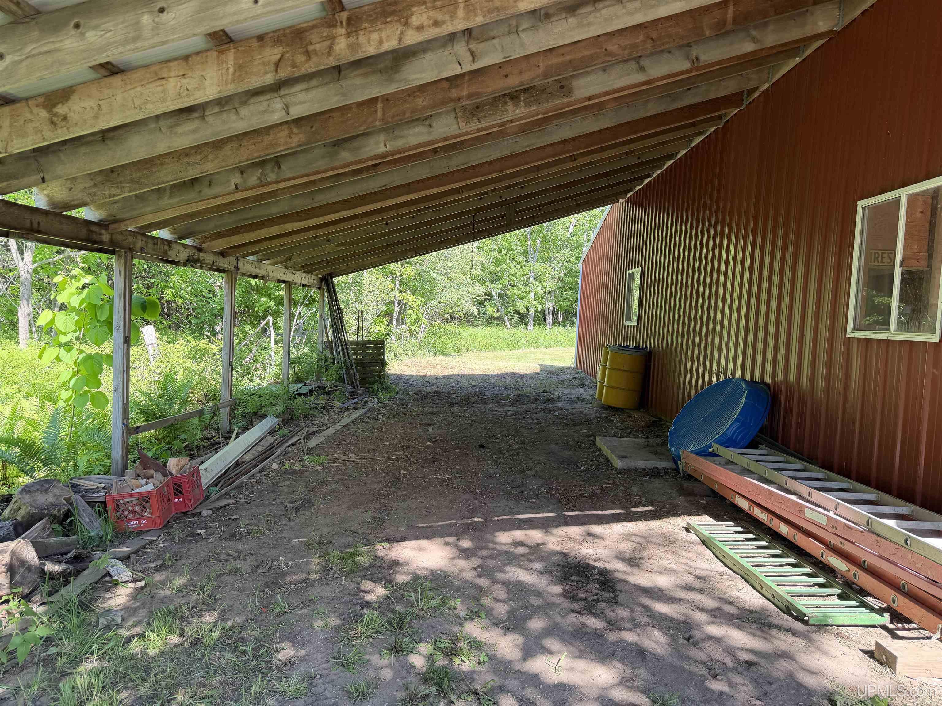 main property photo 28