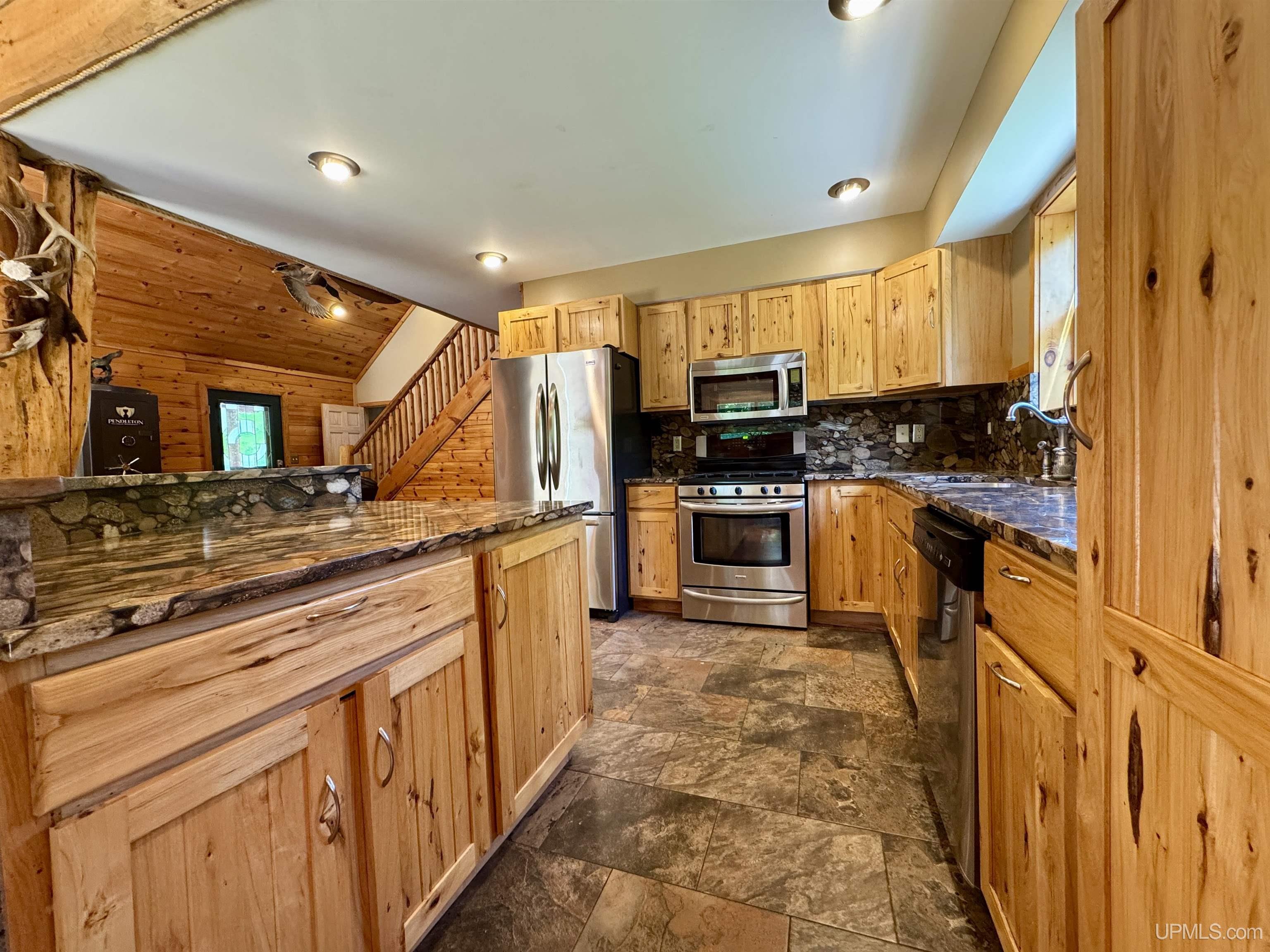 main property photo 15