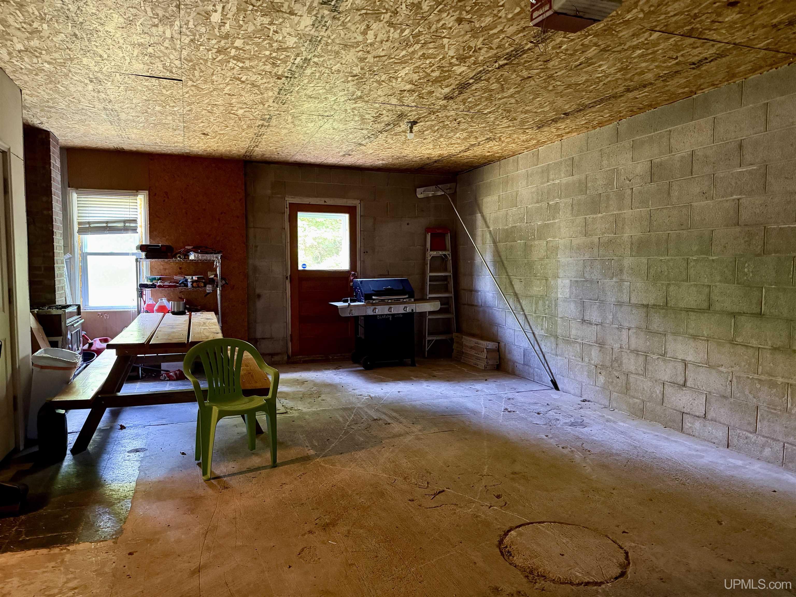 main property photo 23