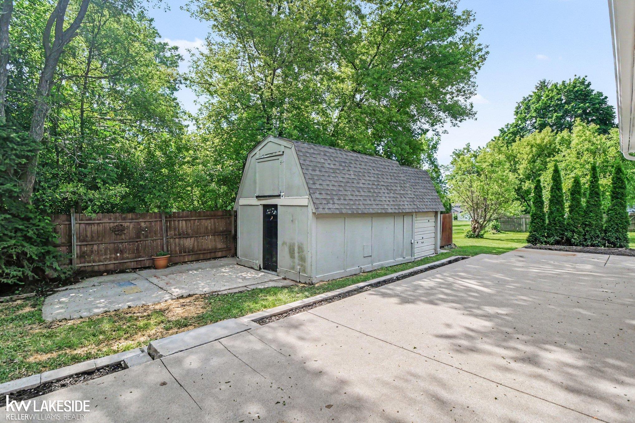 main property photo 25