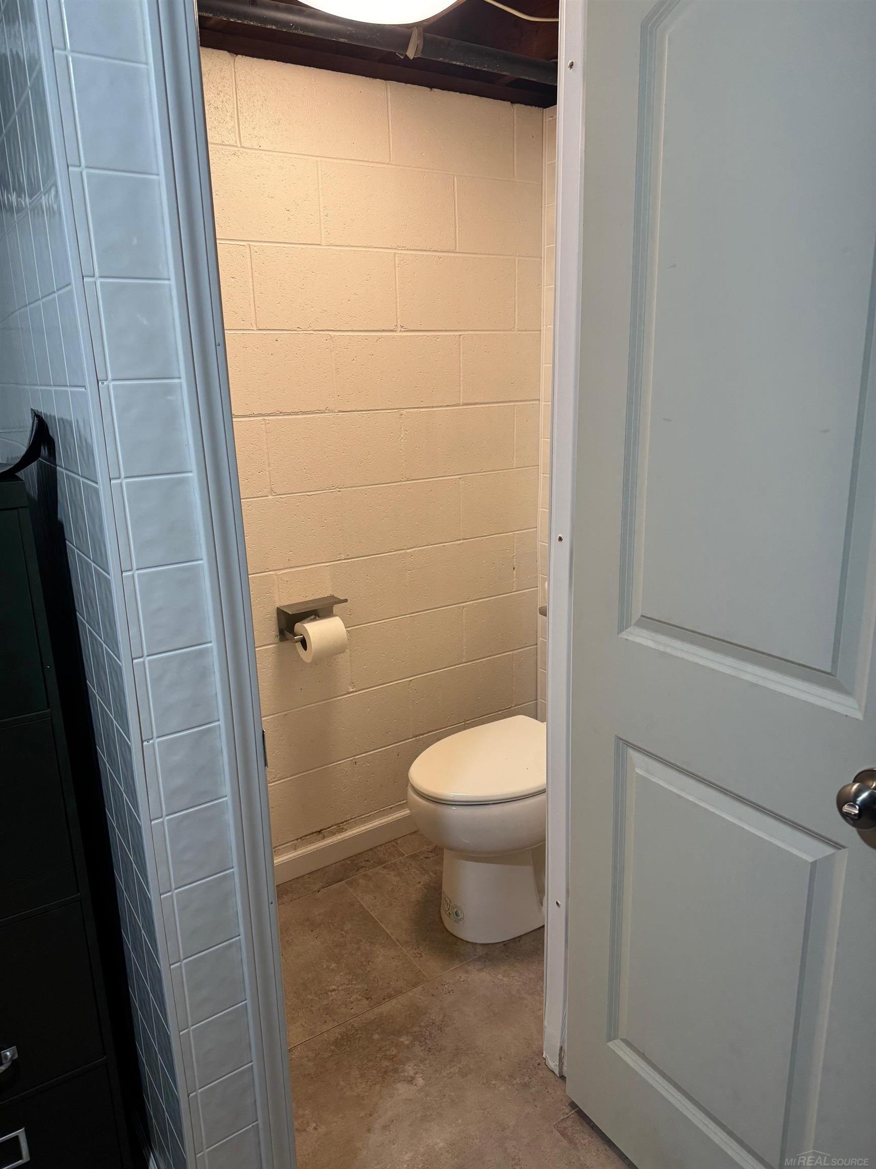 main property photo 37