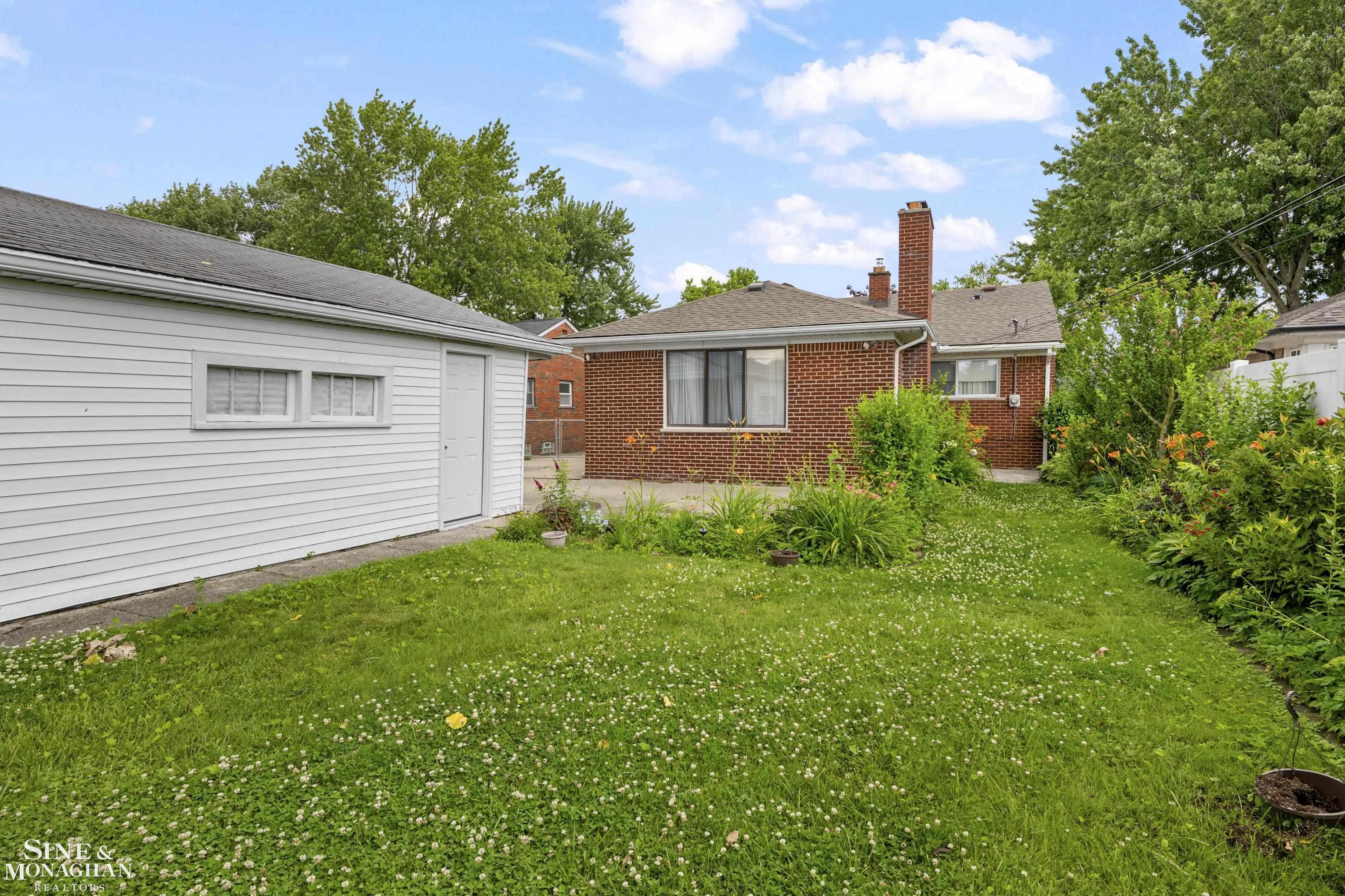 main property photo 32
