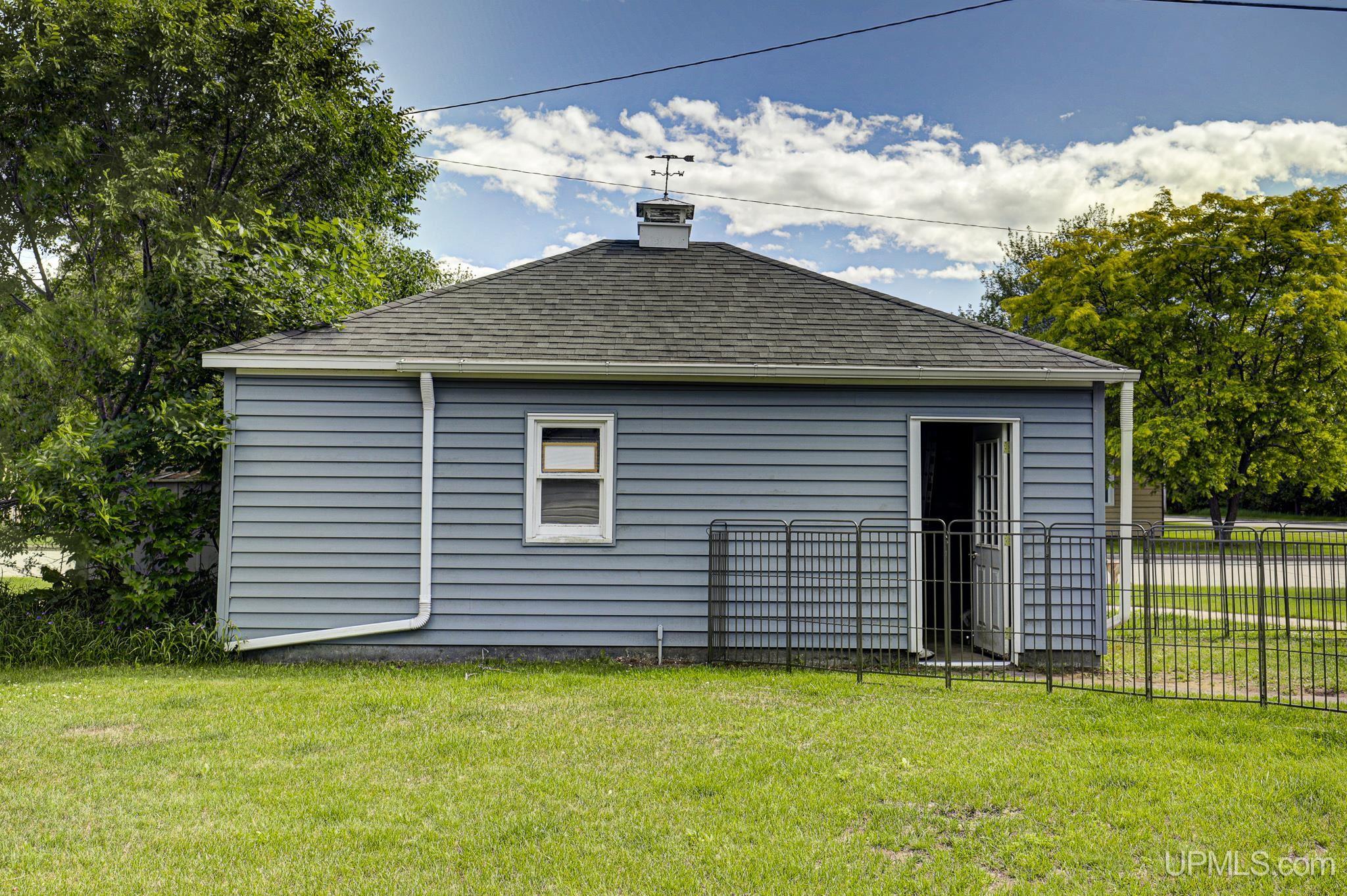 main property photo 18
