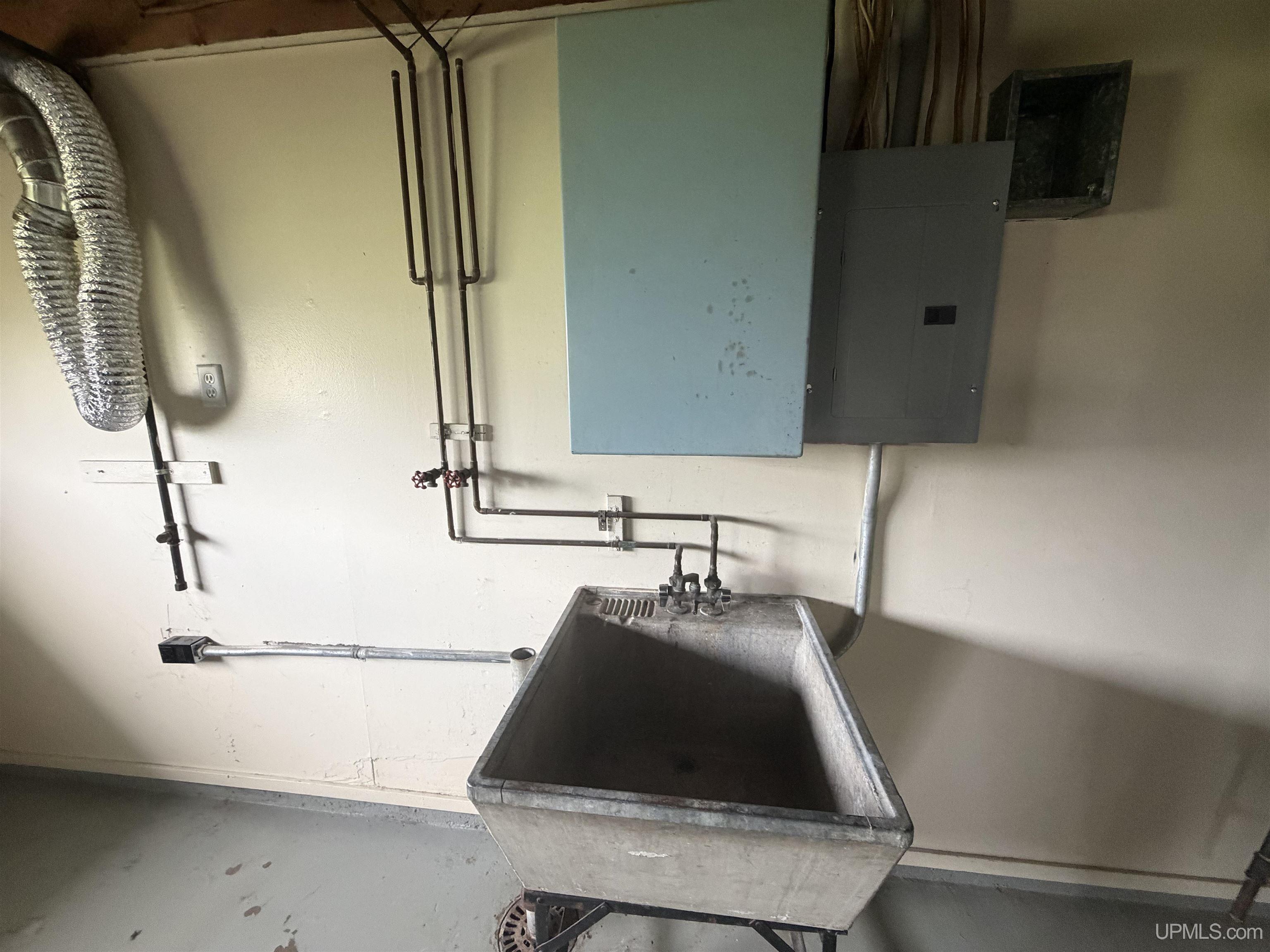 main property photo 20