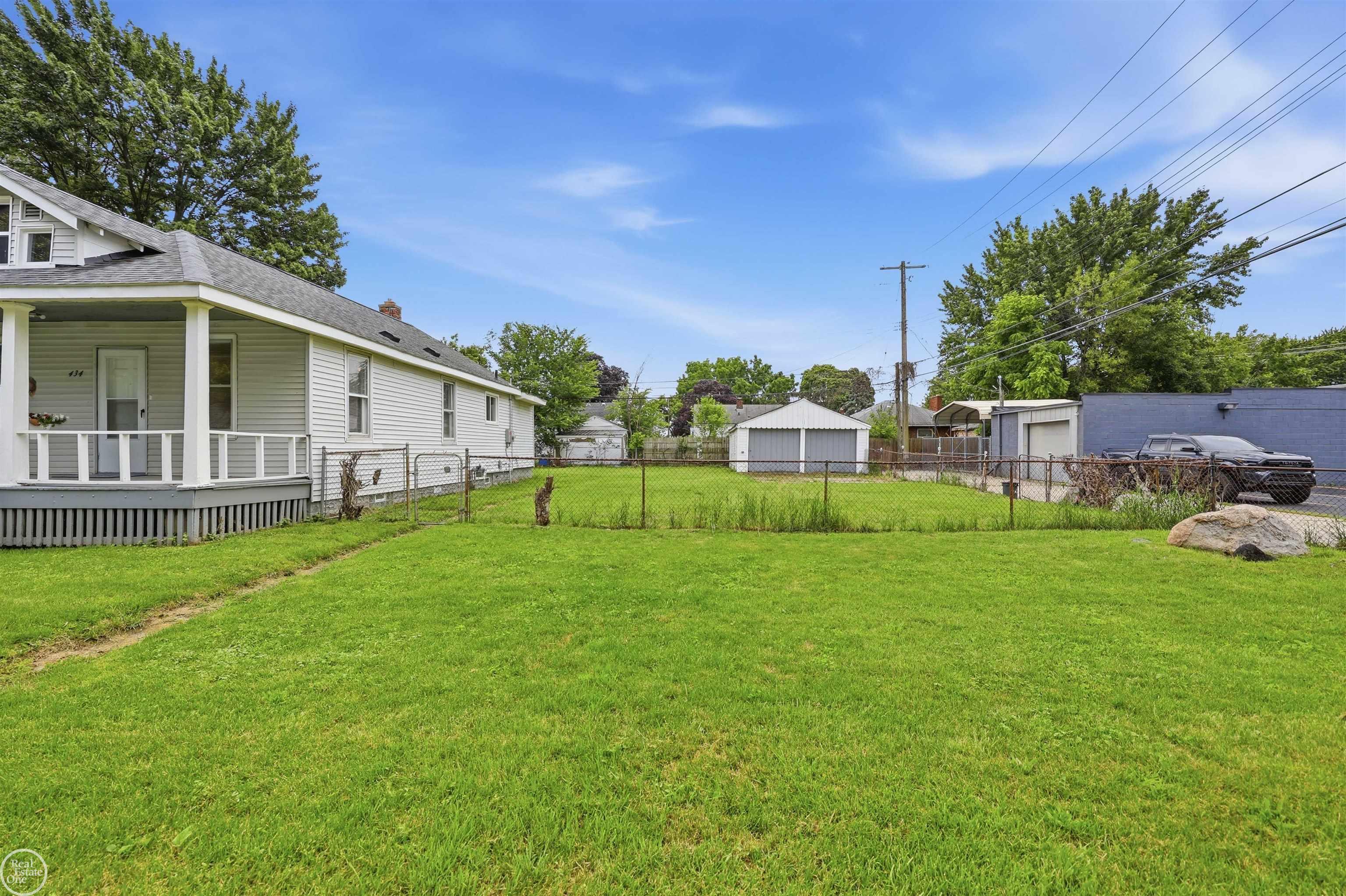 main property photo 20
