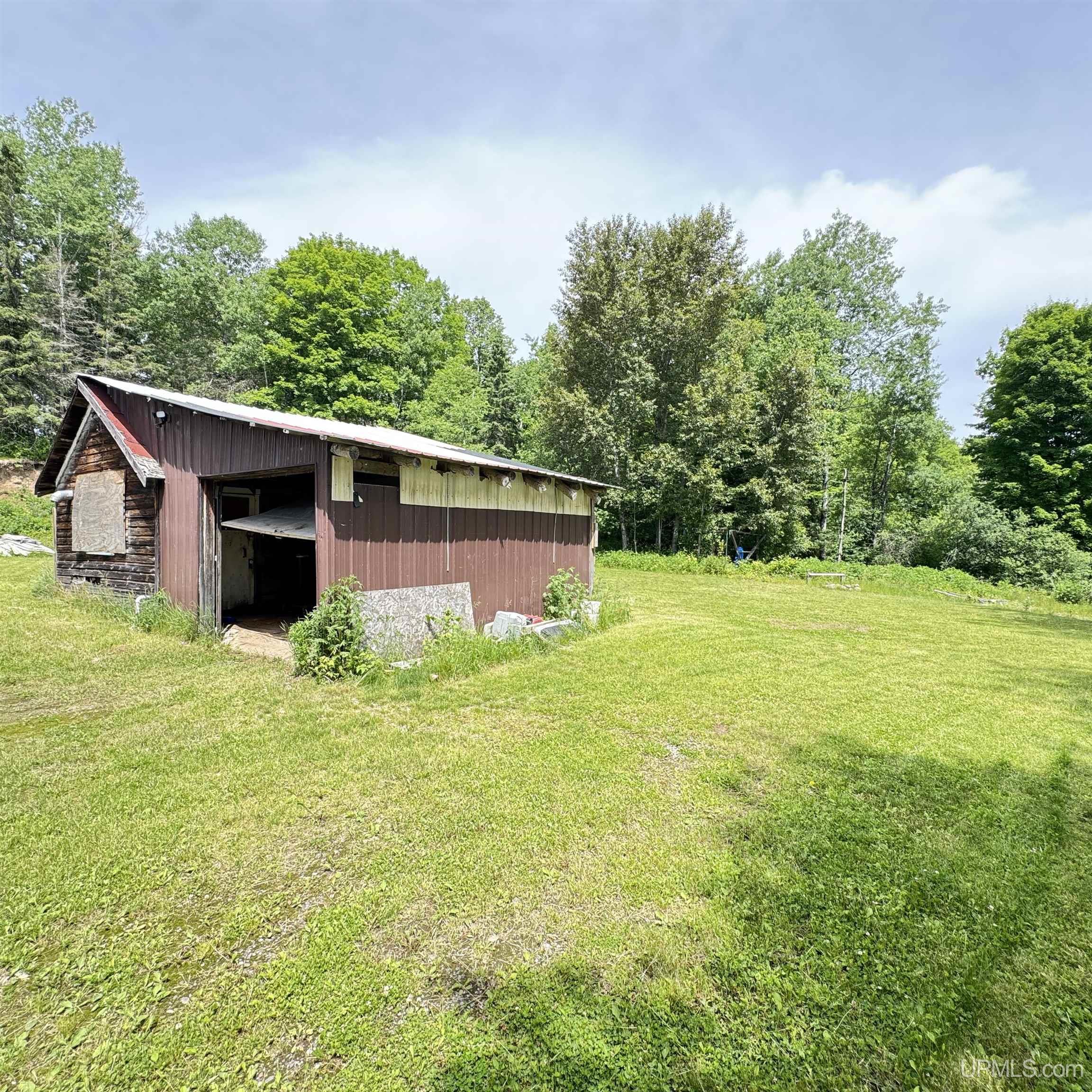 main property photo 35