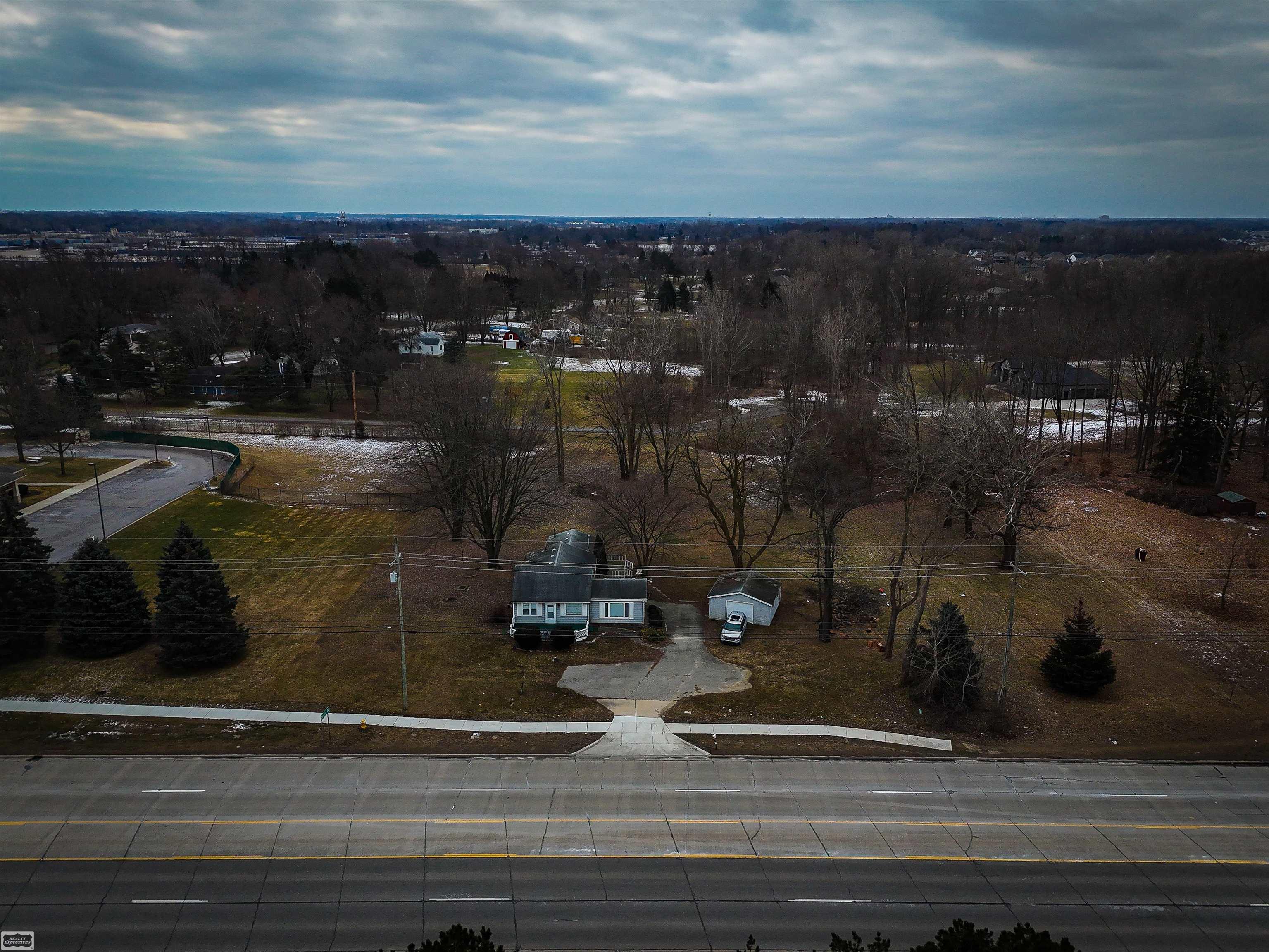 main property photo 23