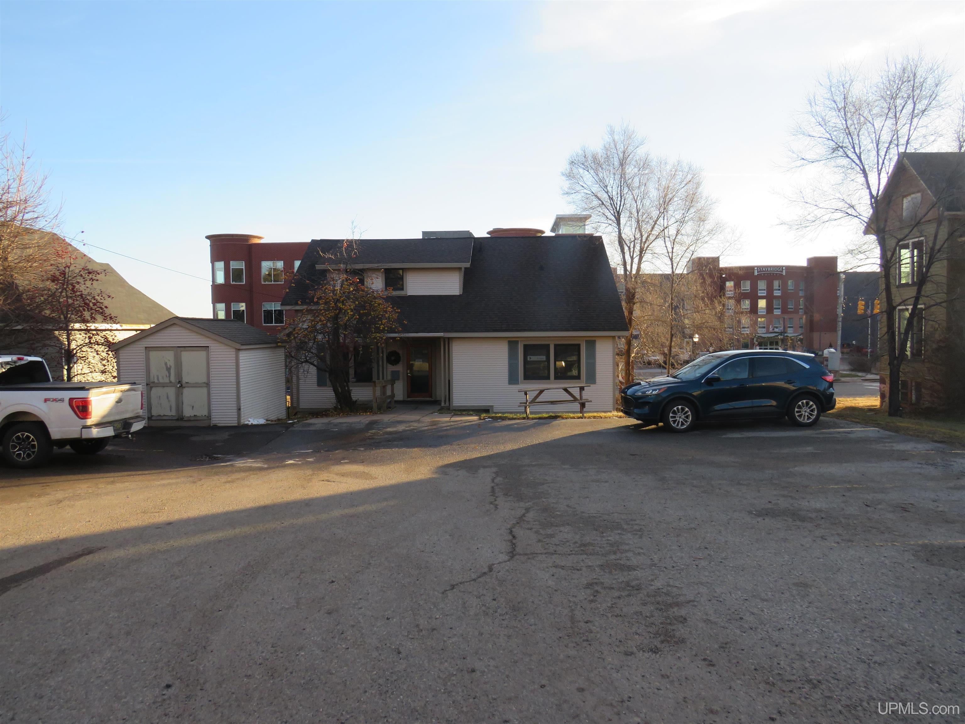 main property photo 7