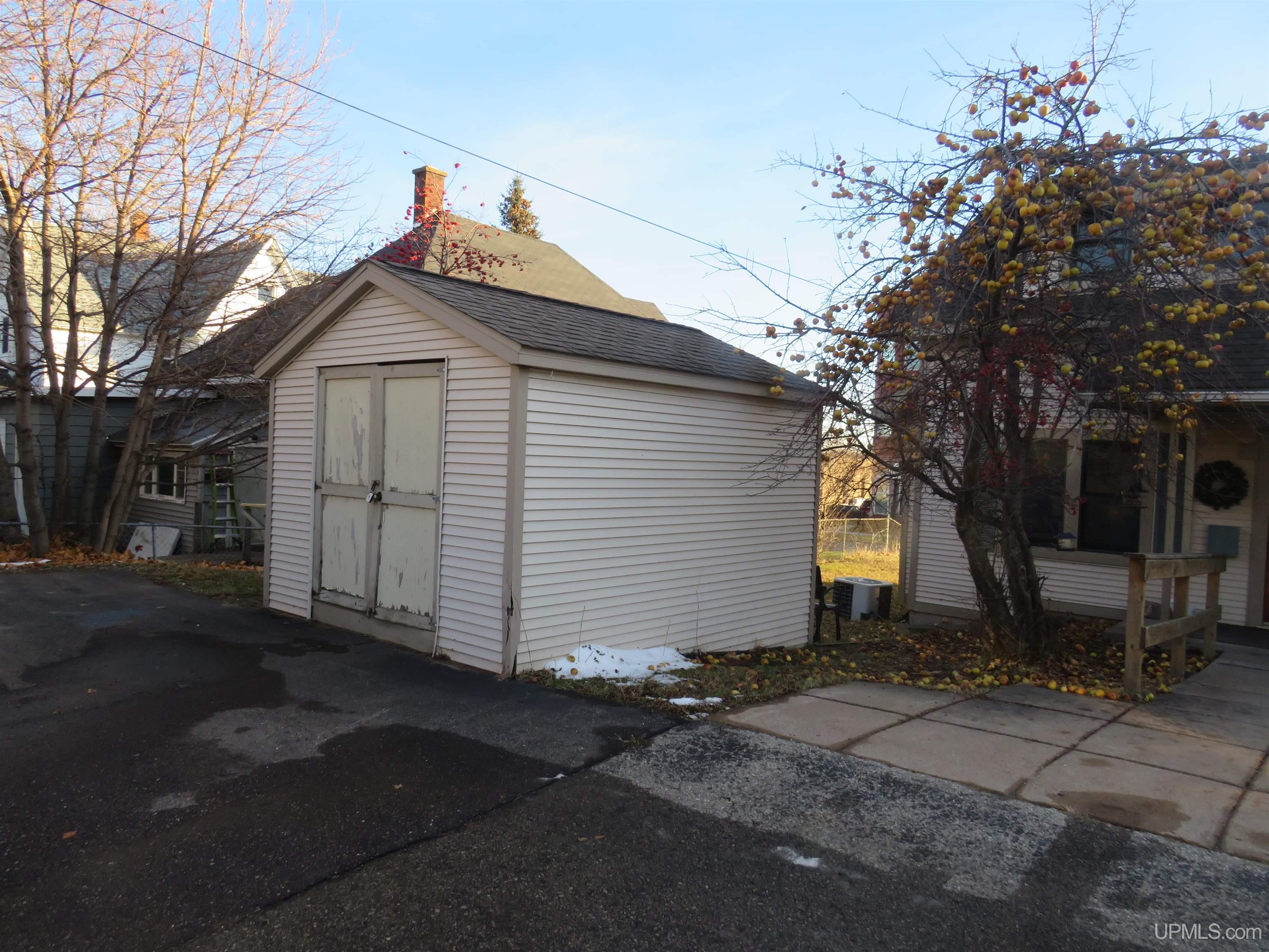 main property photo 9