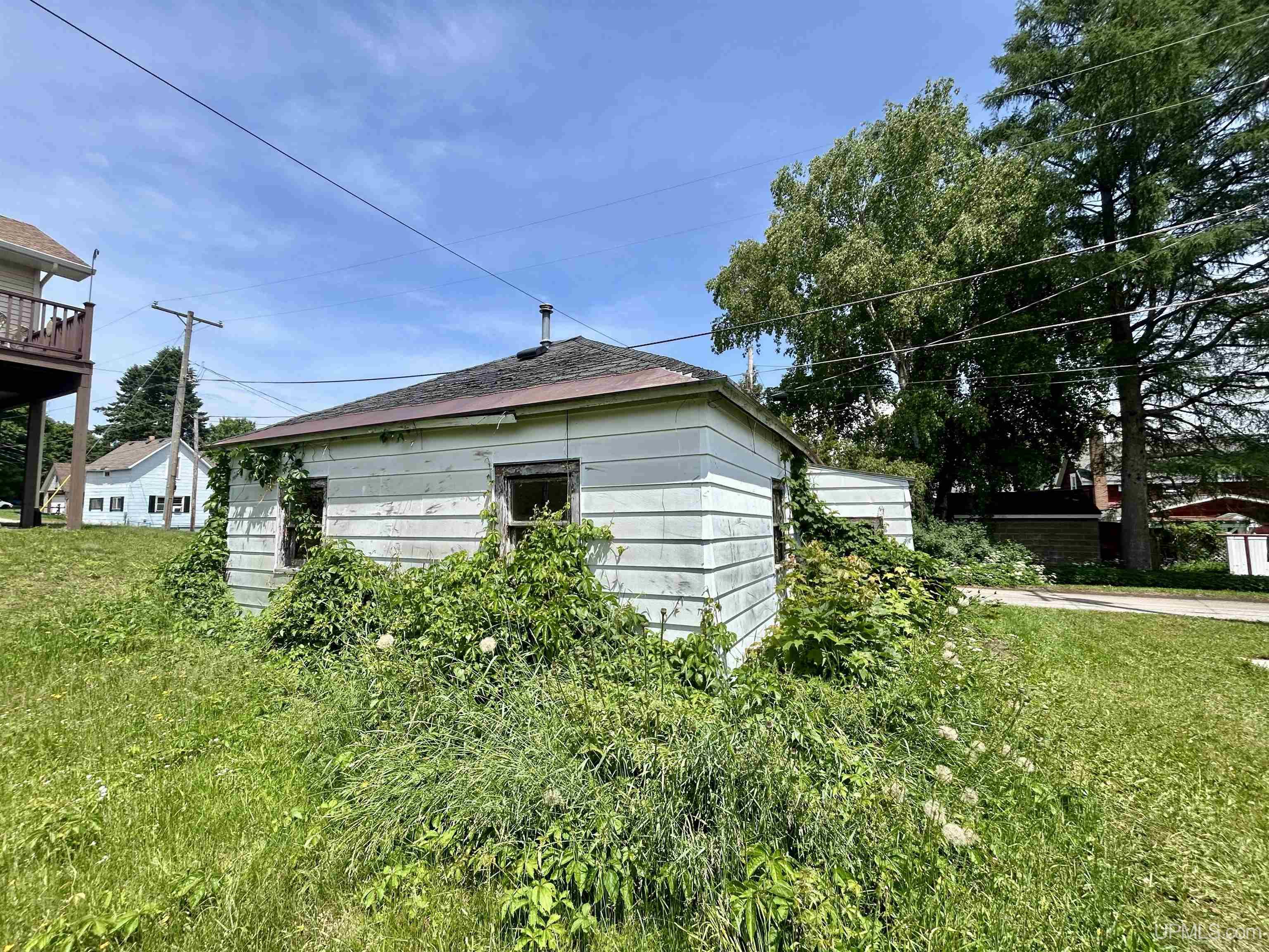 main property photo 25