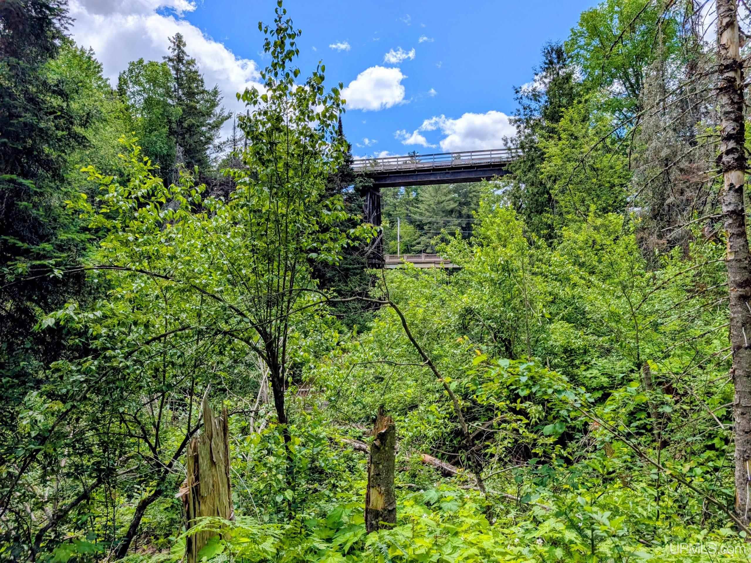 main property photo 11