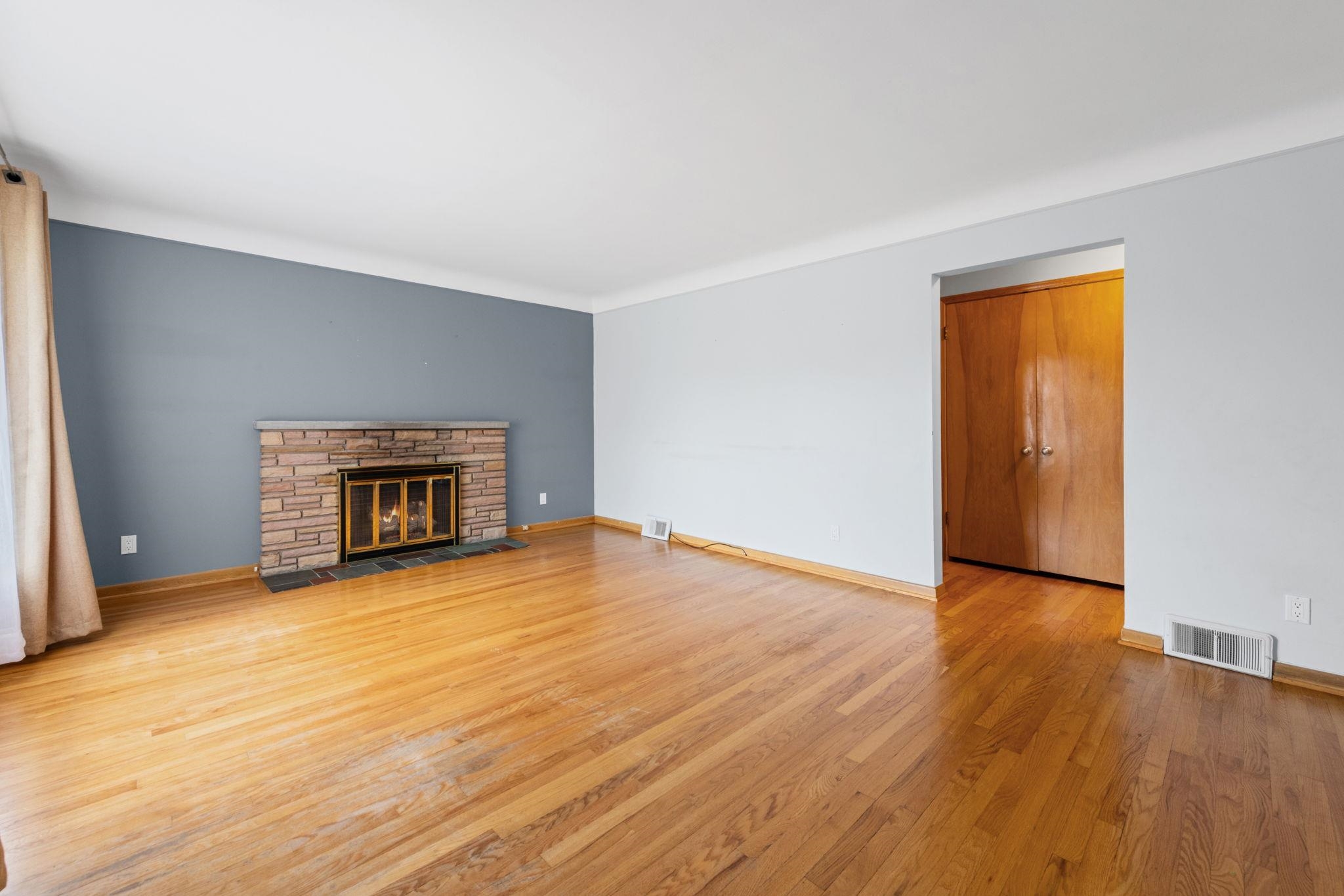 property viewer photo 6