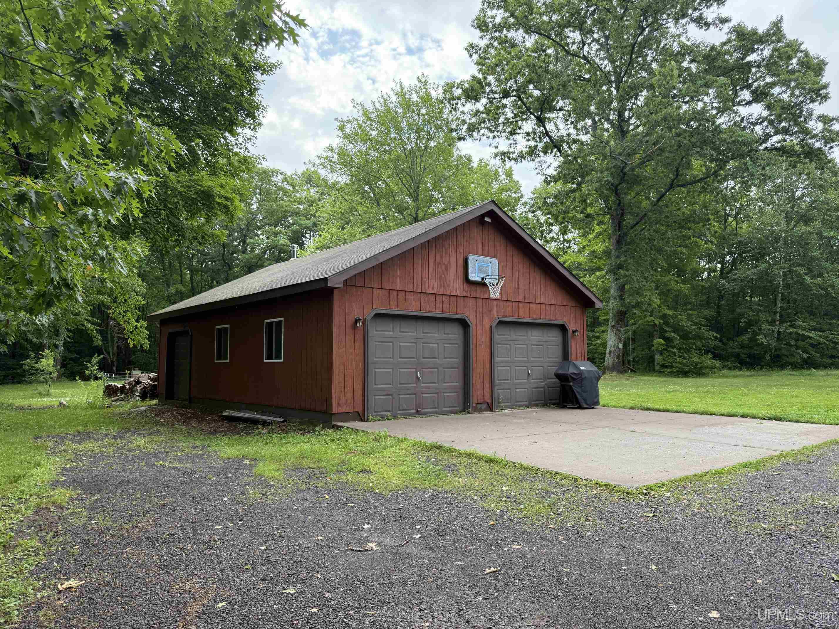 main property photo 5
