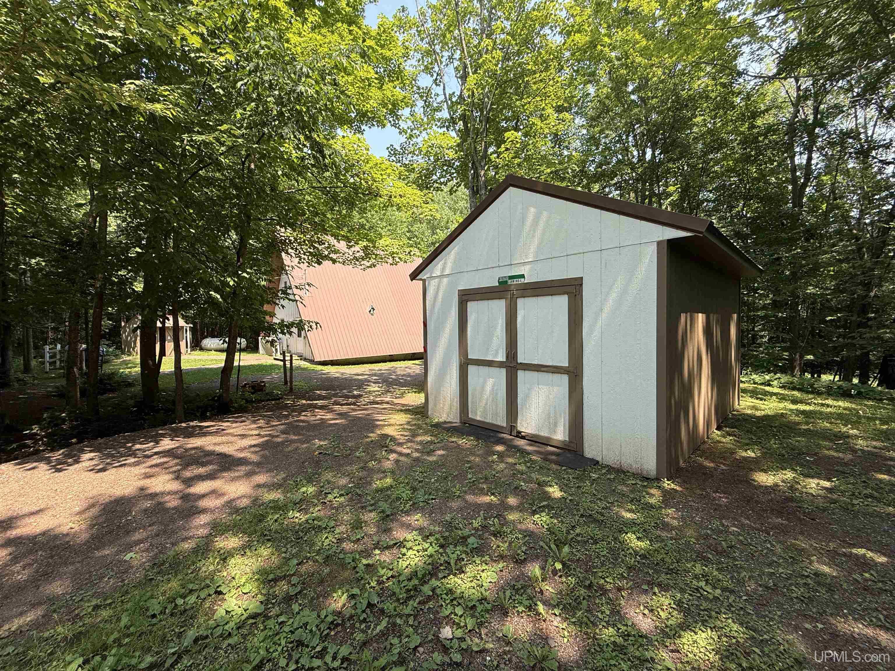 main property photo 41