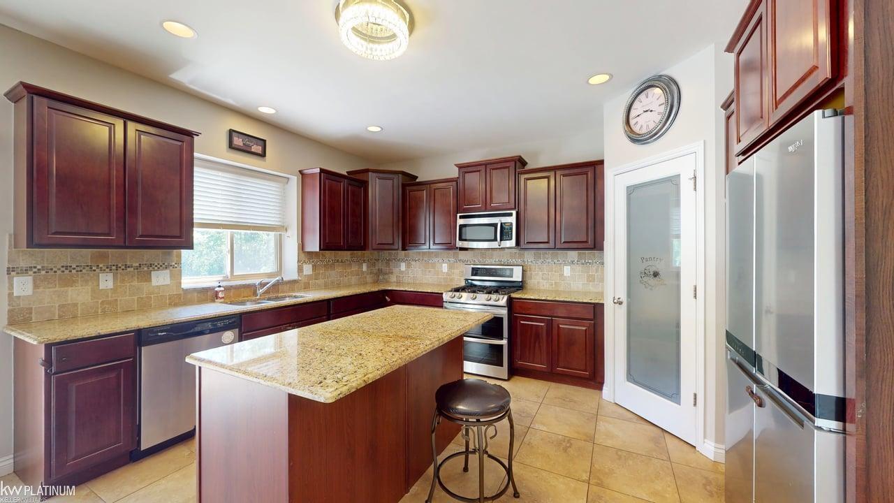main property photo 13