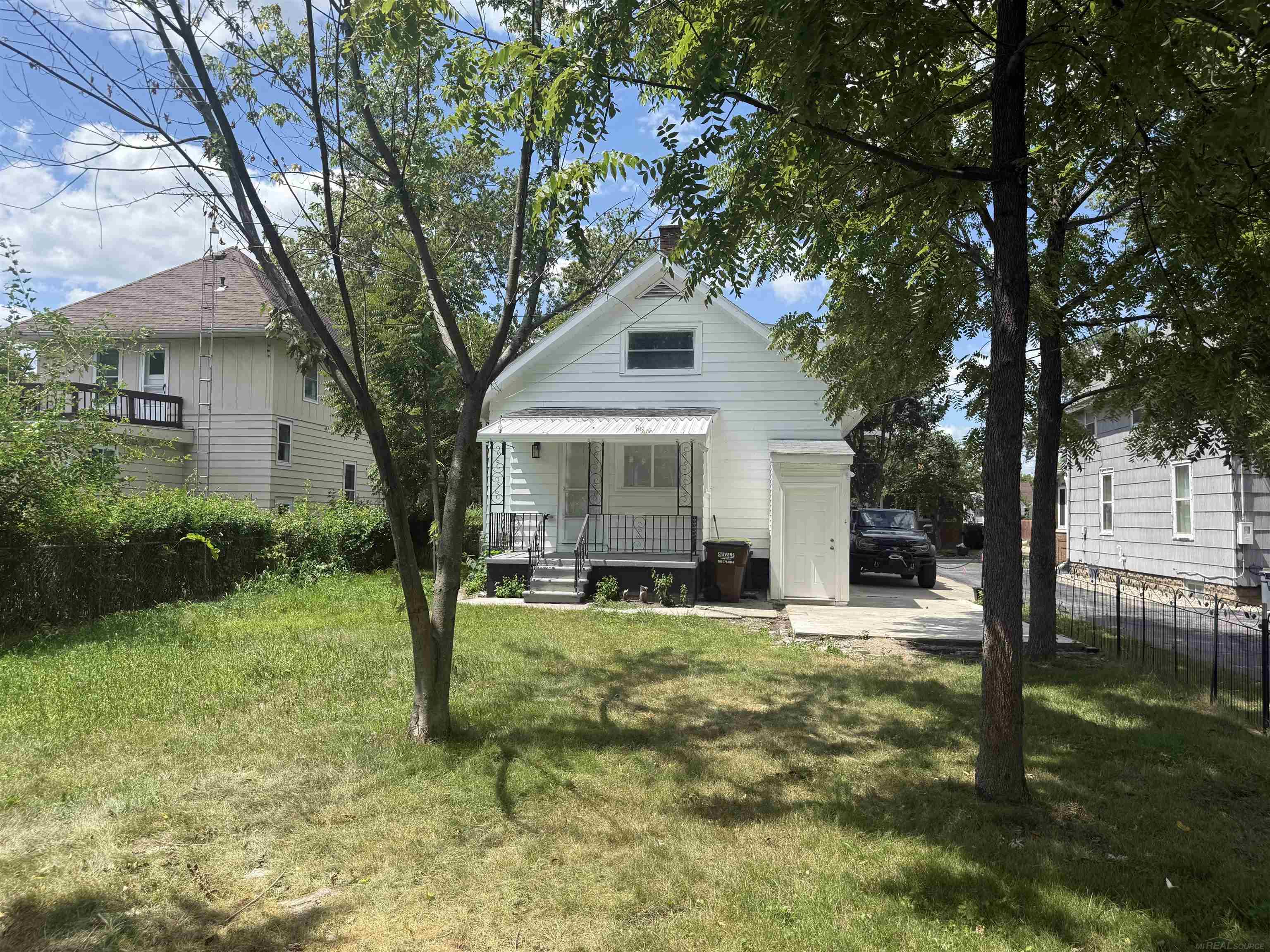main property photo 19