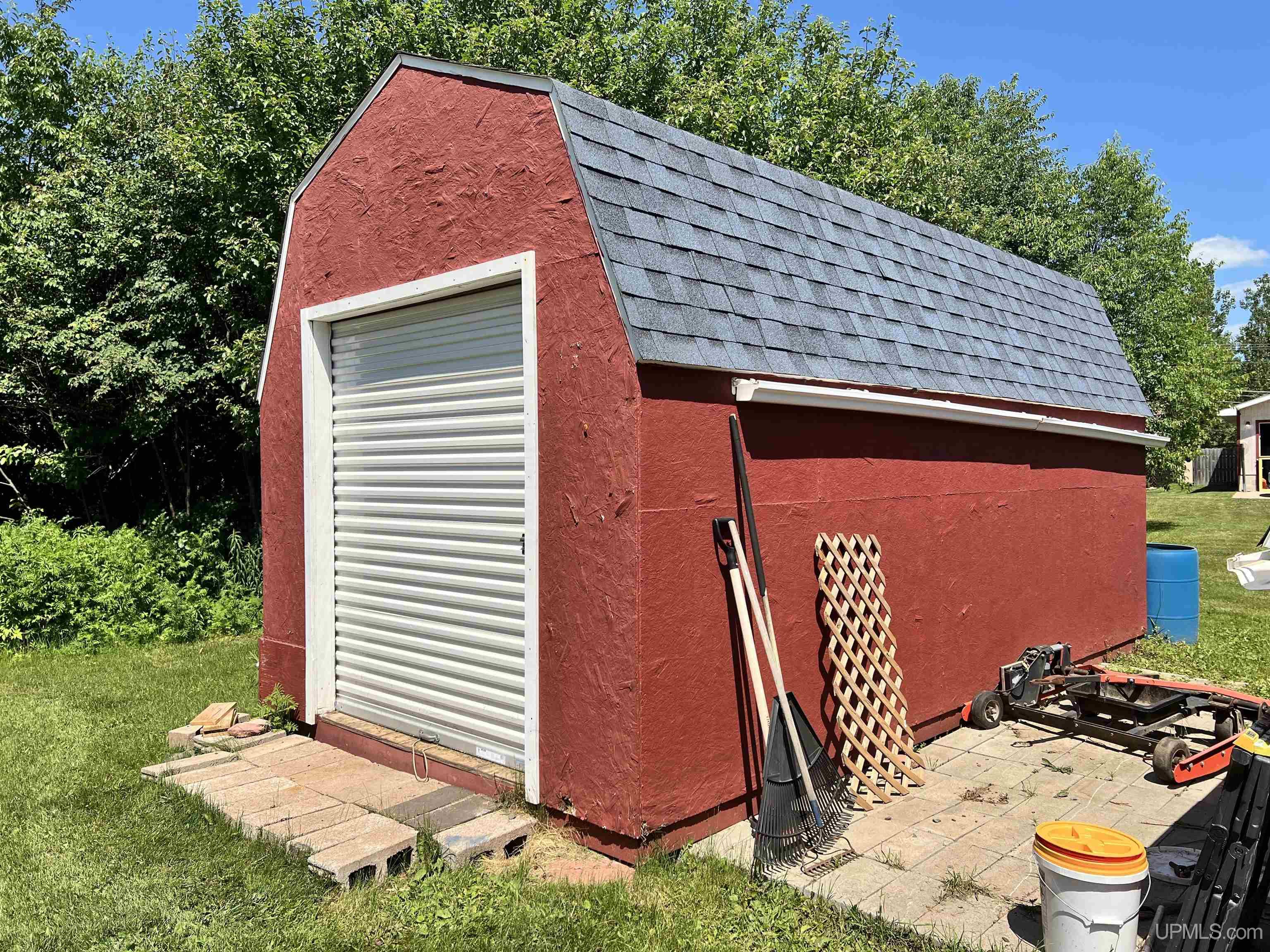 main property photo 40