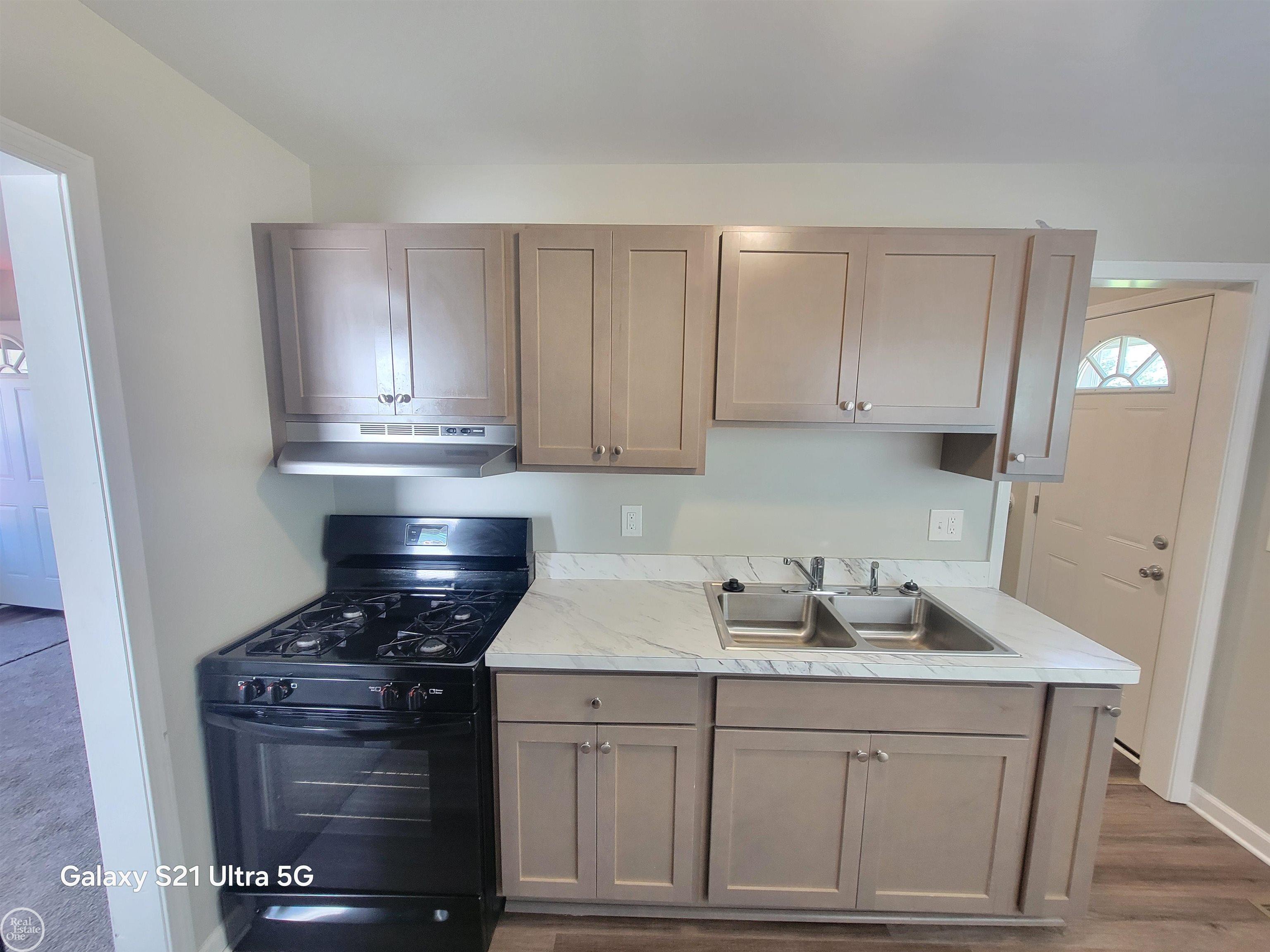 property viewer photo 7