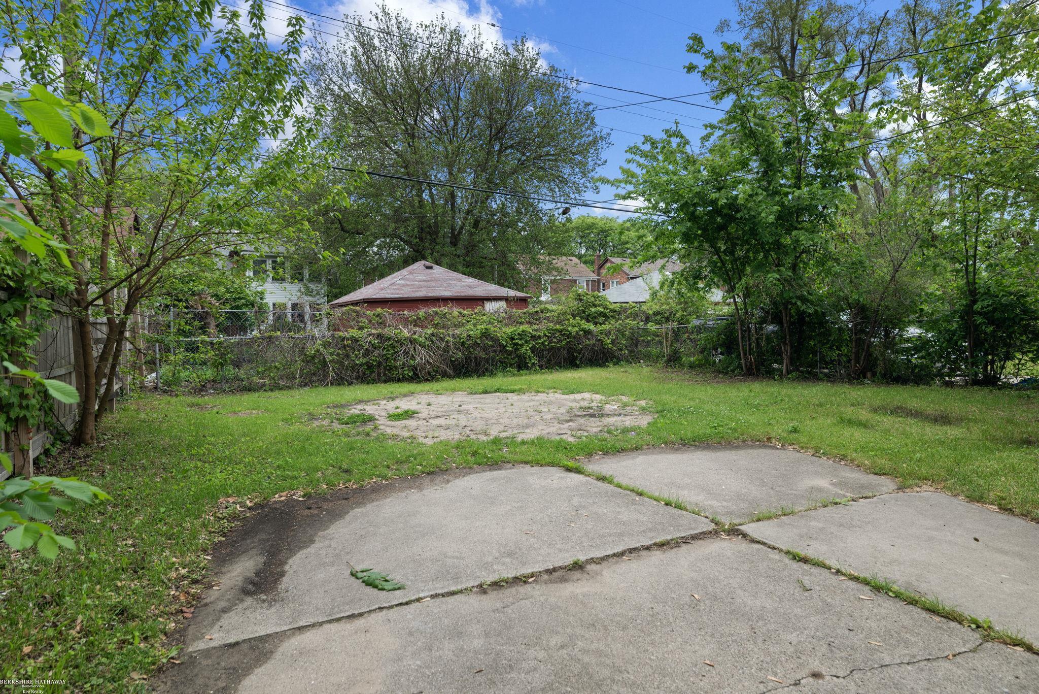 main property photo 32
