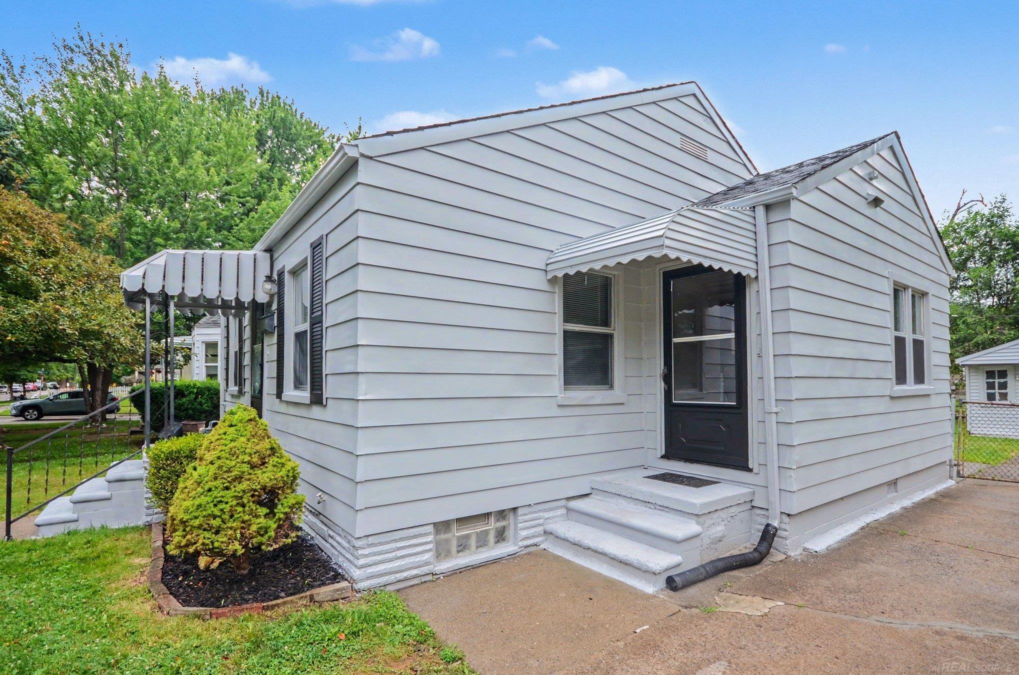 main property photo 20