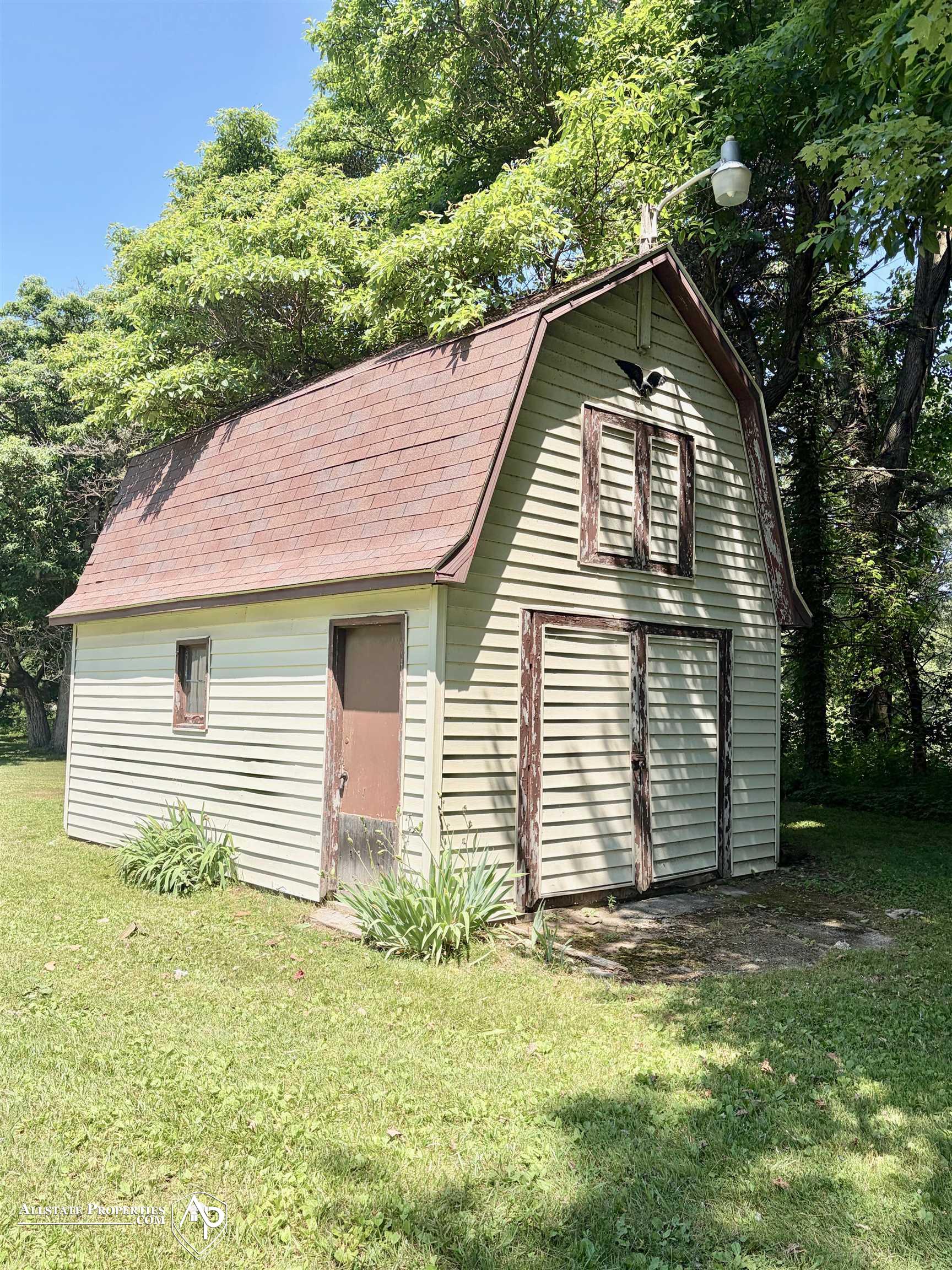 main property photo 30