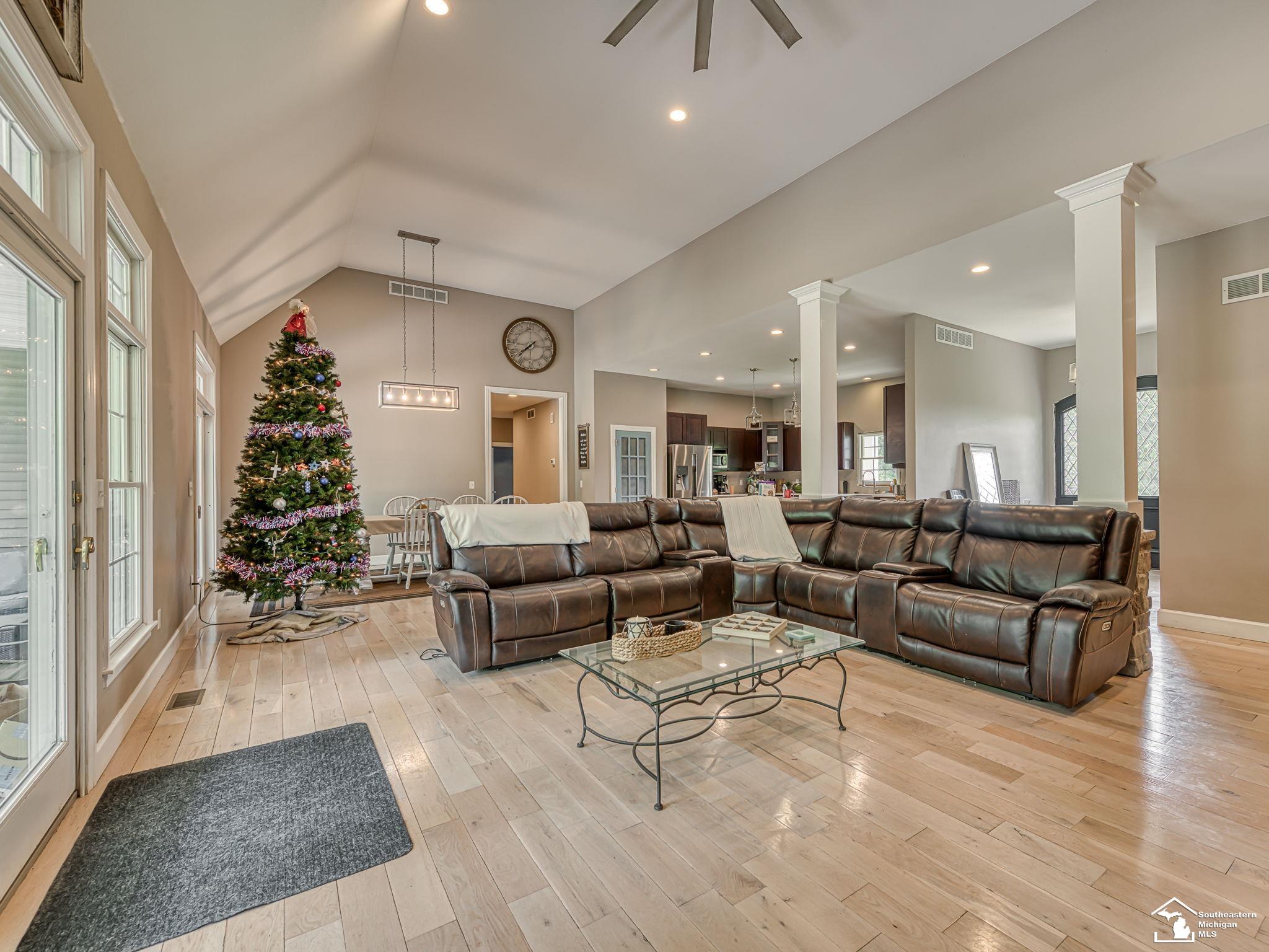 property viewer photo 11
