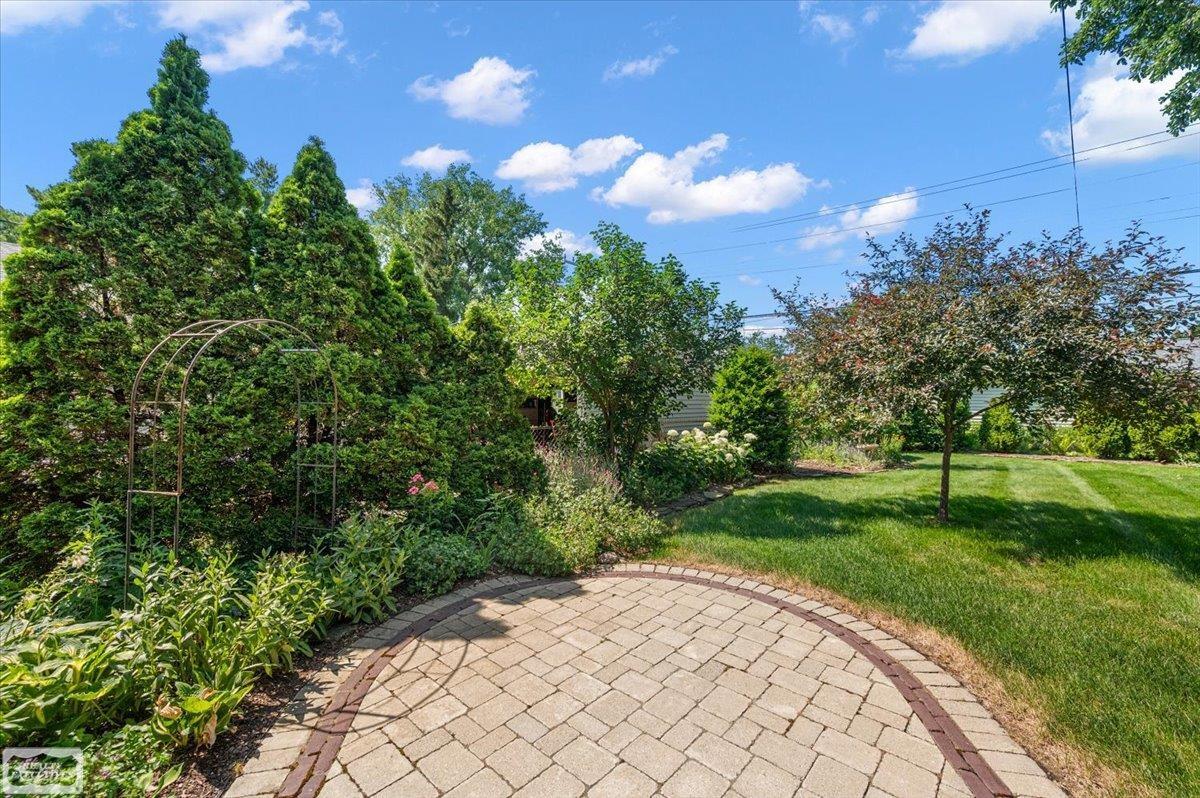 main property photo 30