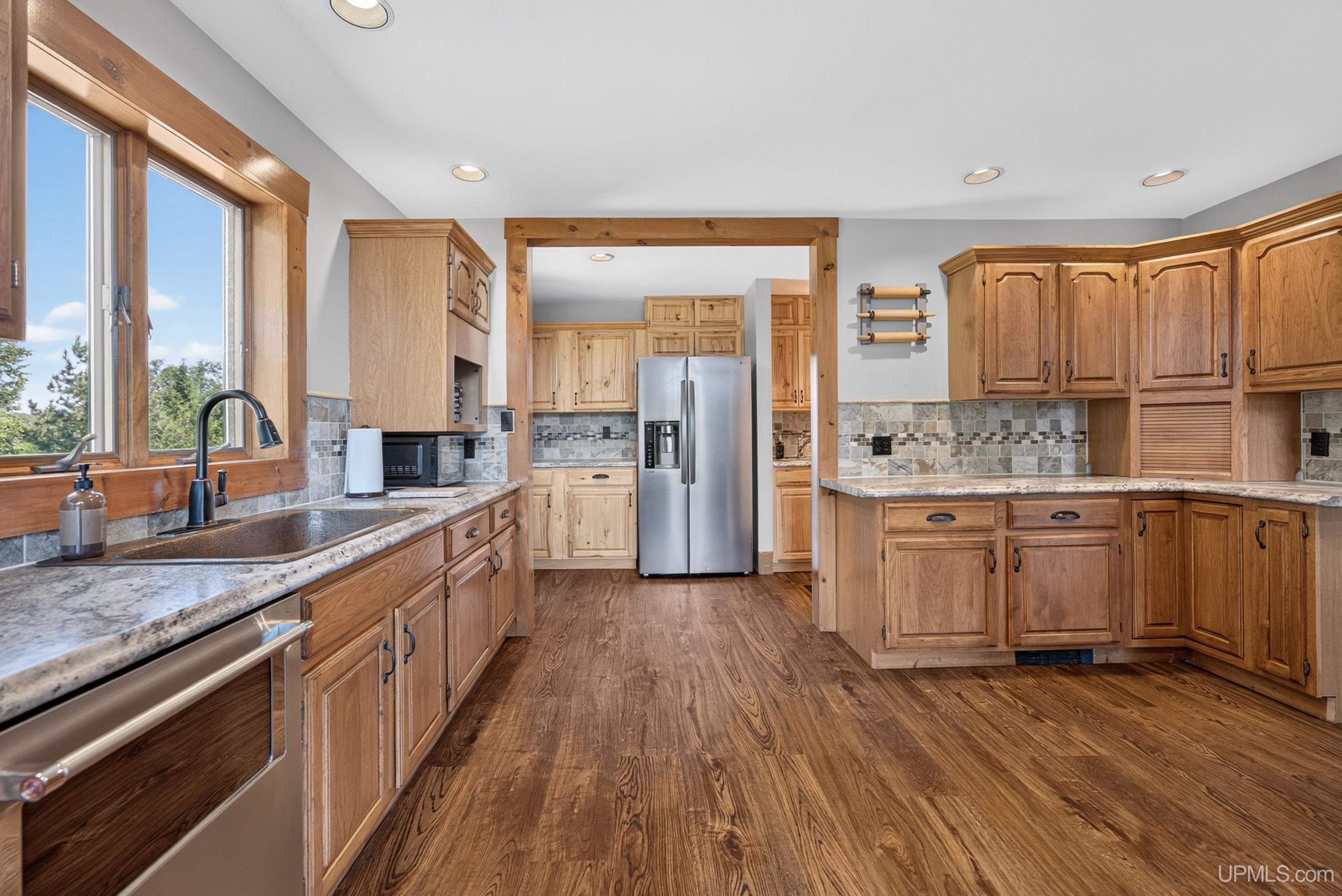 main property photo 11