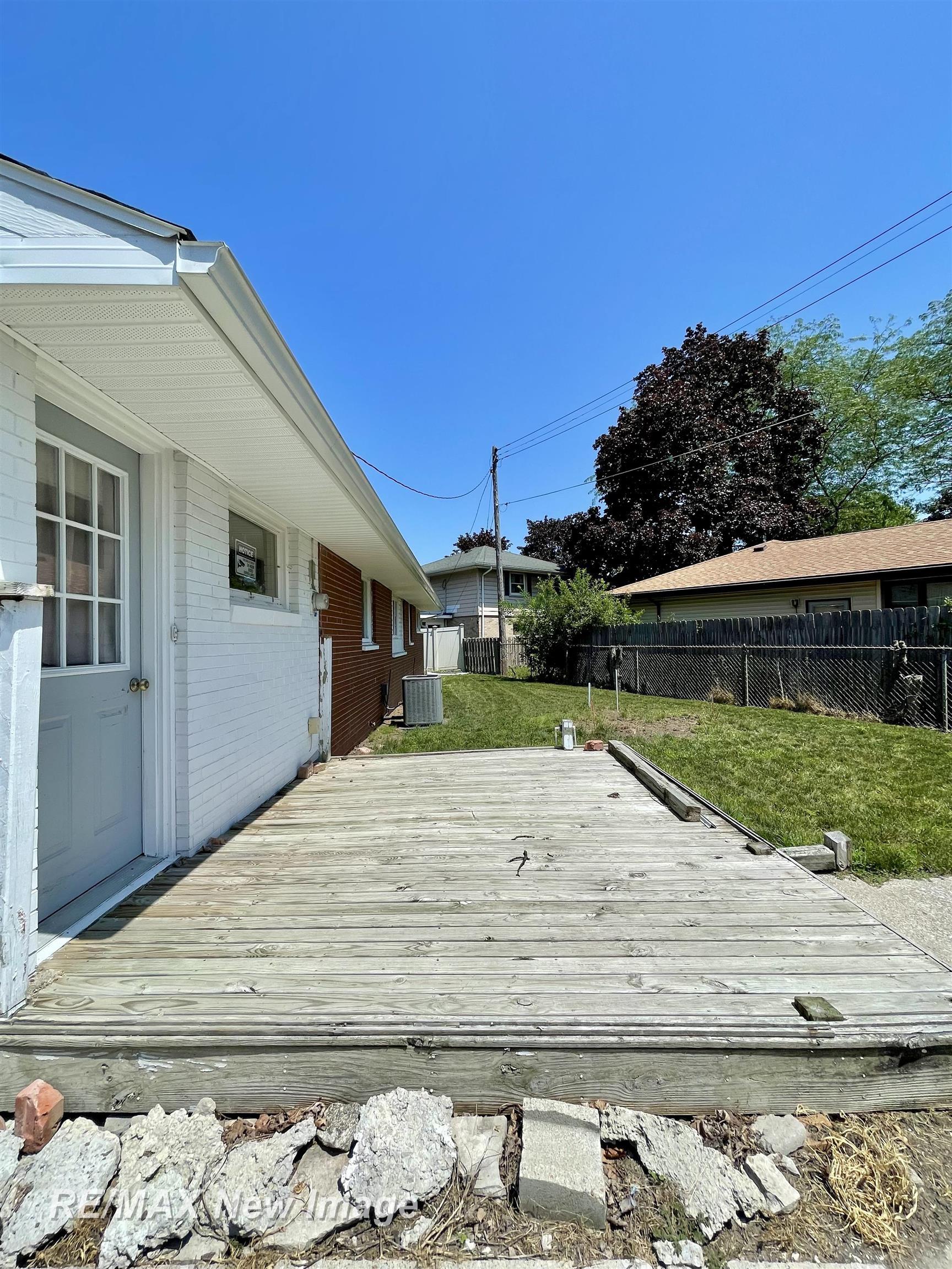 main property photo 25