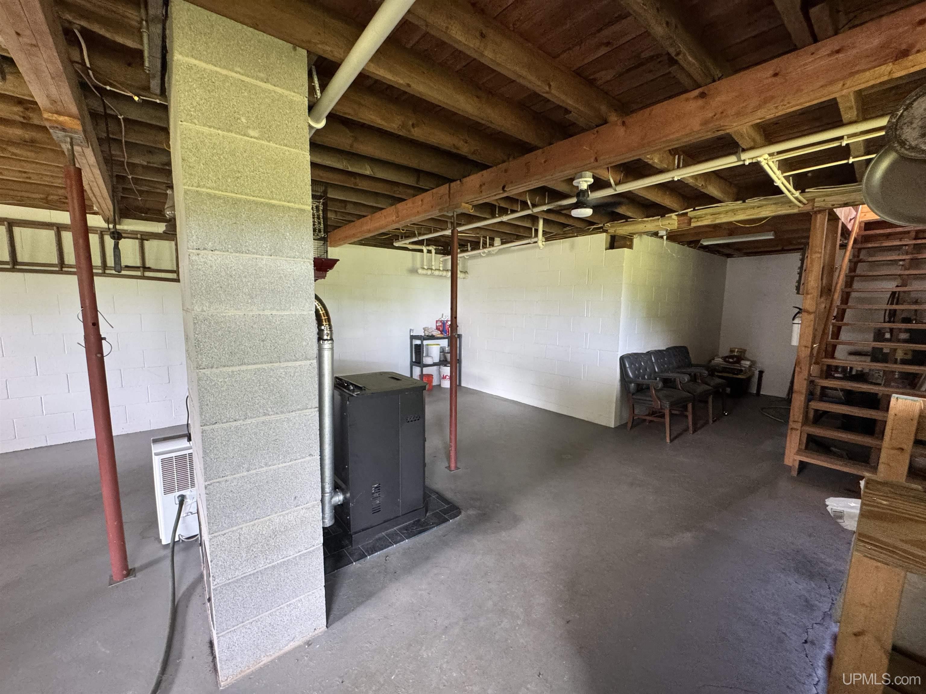 main property photo 32