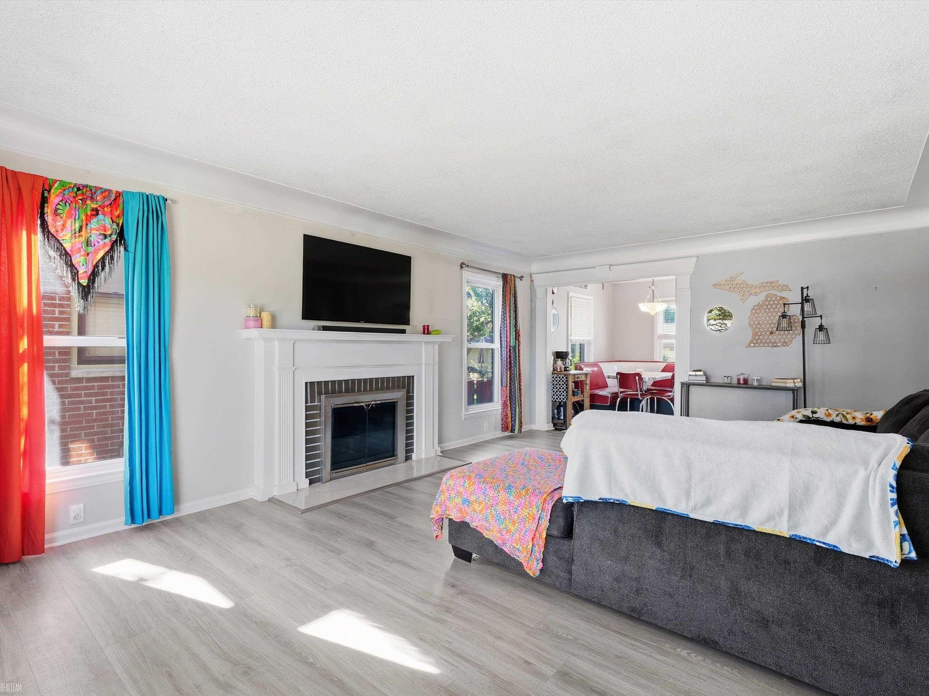 property viewer photo 1