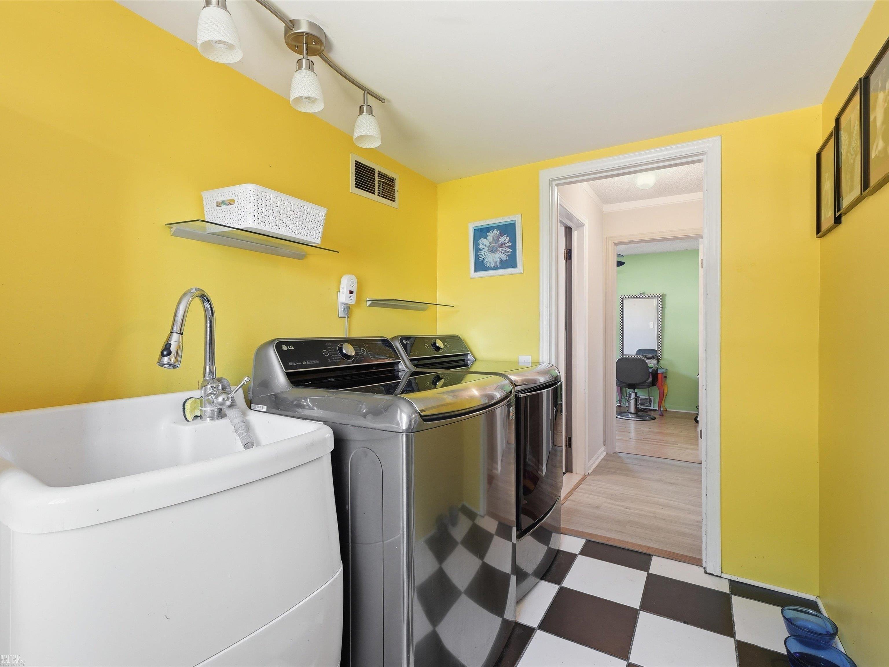 property viewer photo 17