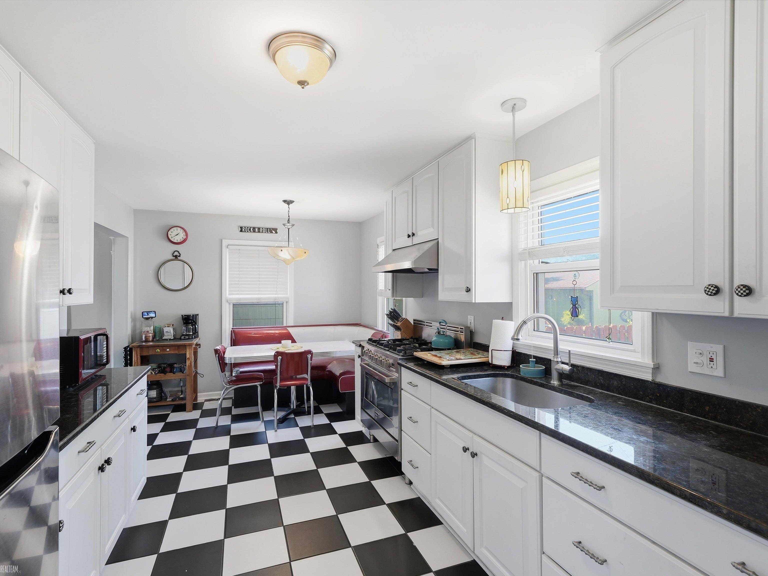 property viewer photo 18