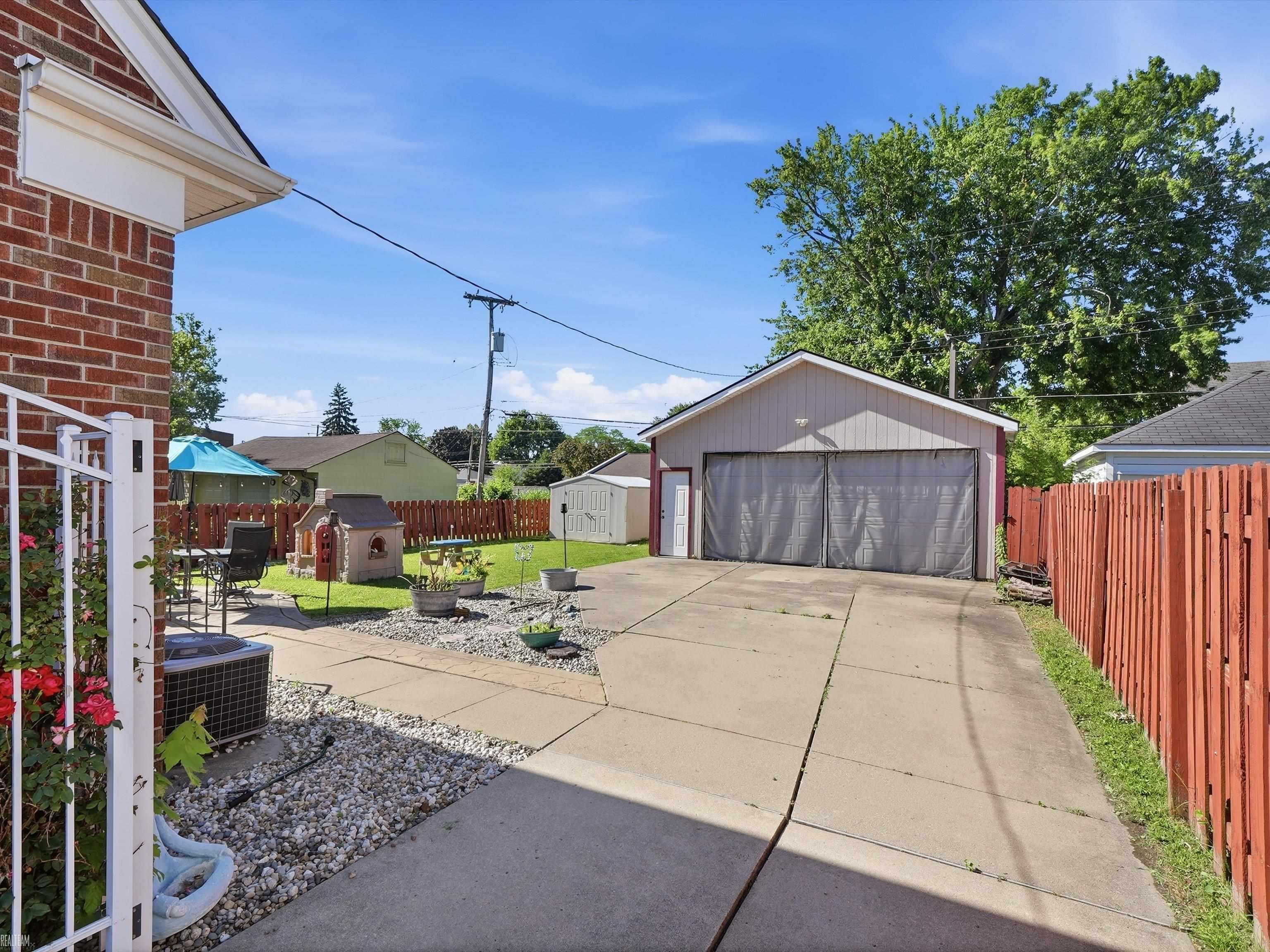 property viewer photo 22