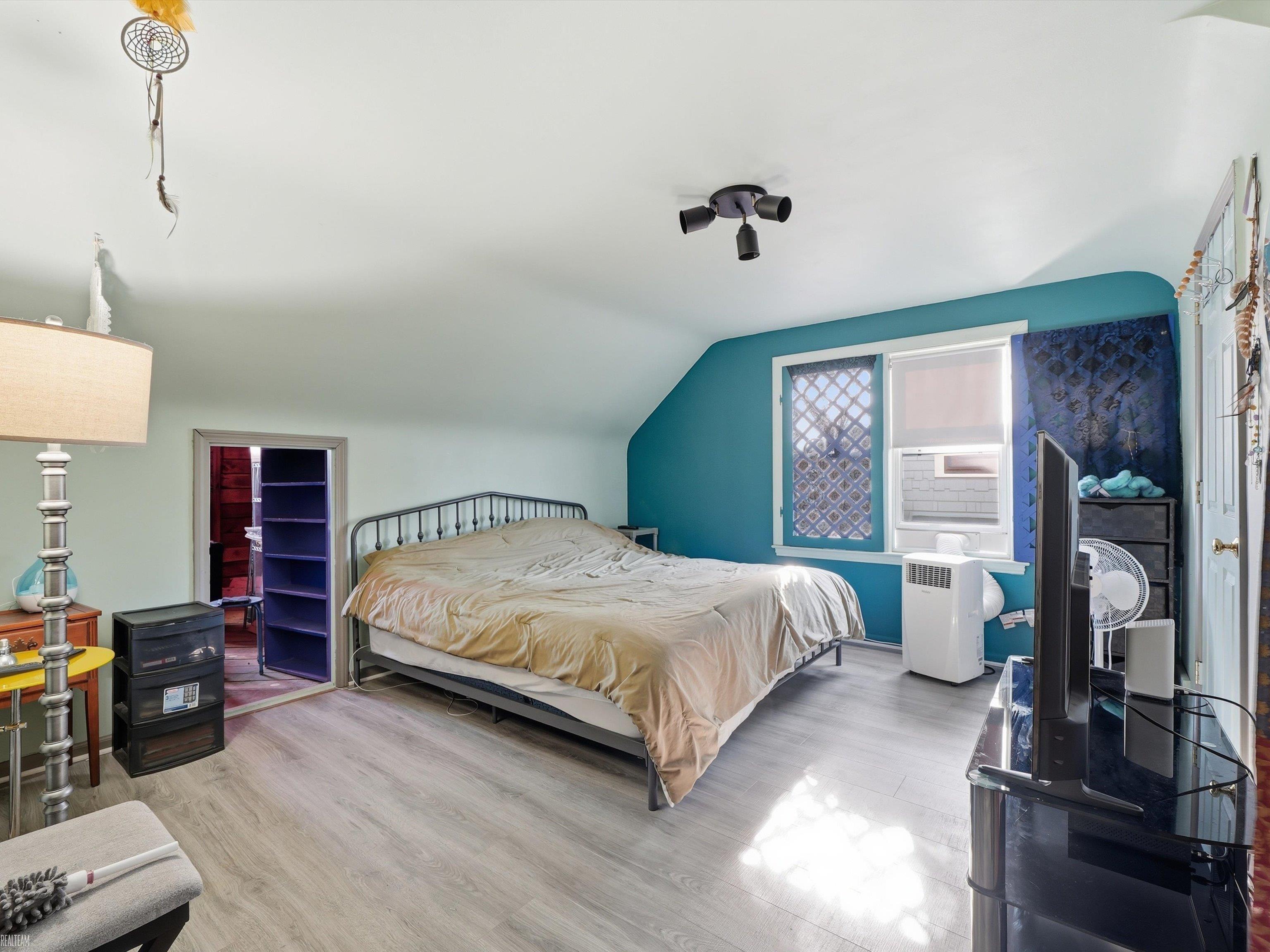property viewer photo 7